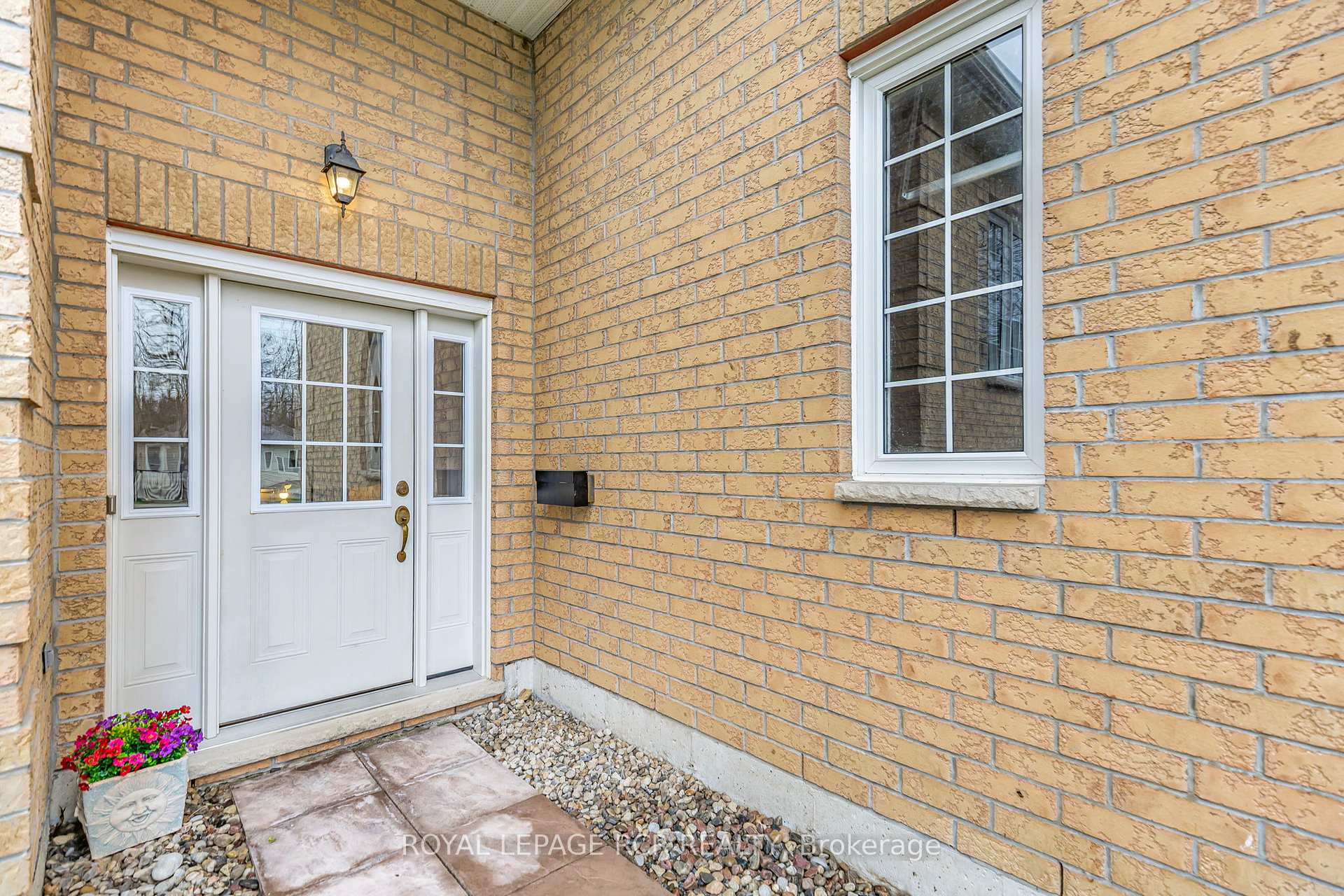 Photo 2 of 835 Norval Road, Georgina, Historic Lakeshore Communities — HOMEH