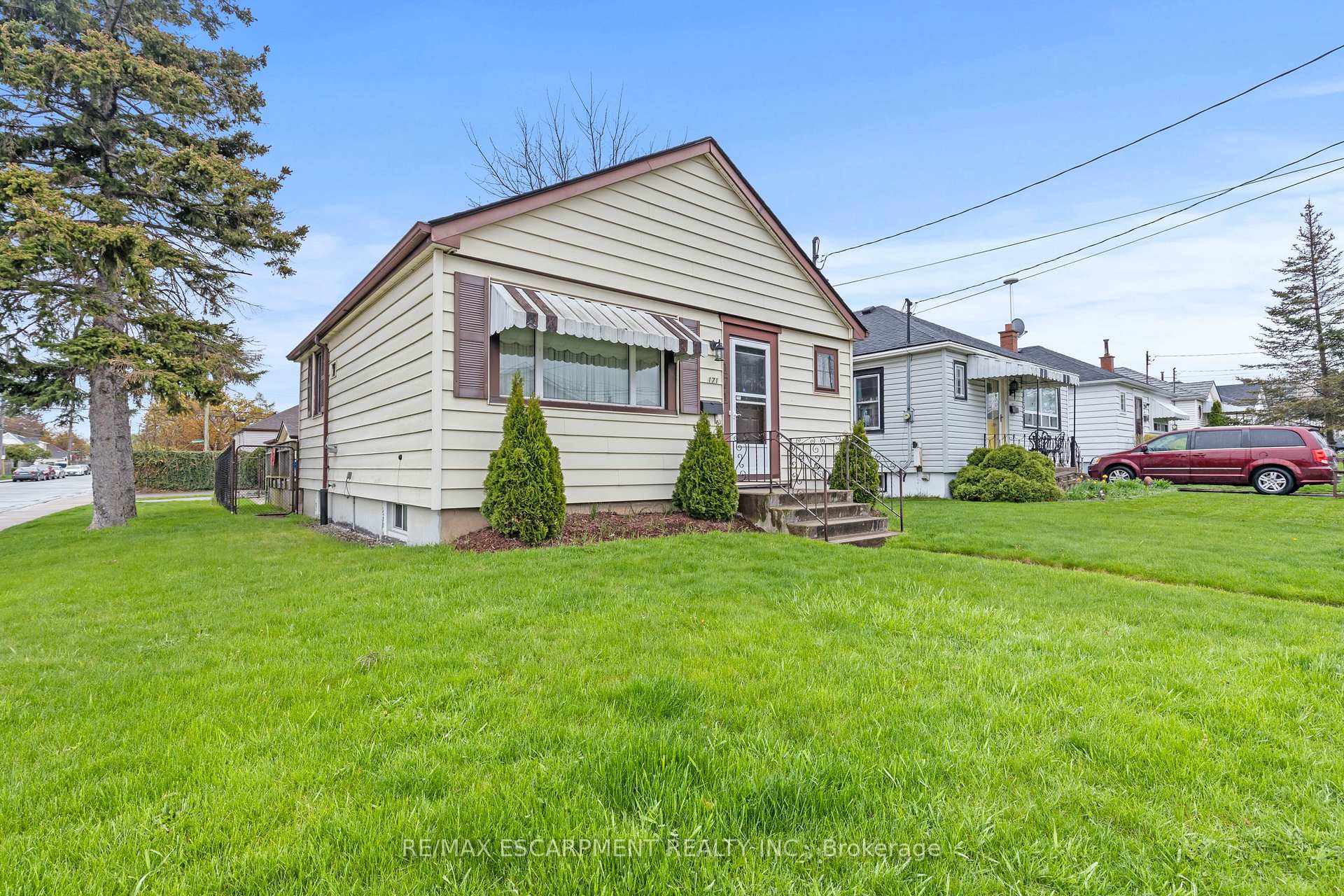 Photo 2 of 171 Cochrane Road, Hamilton, Bartonville — HOMEH