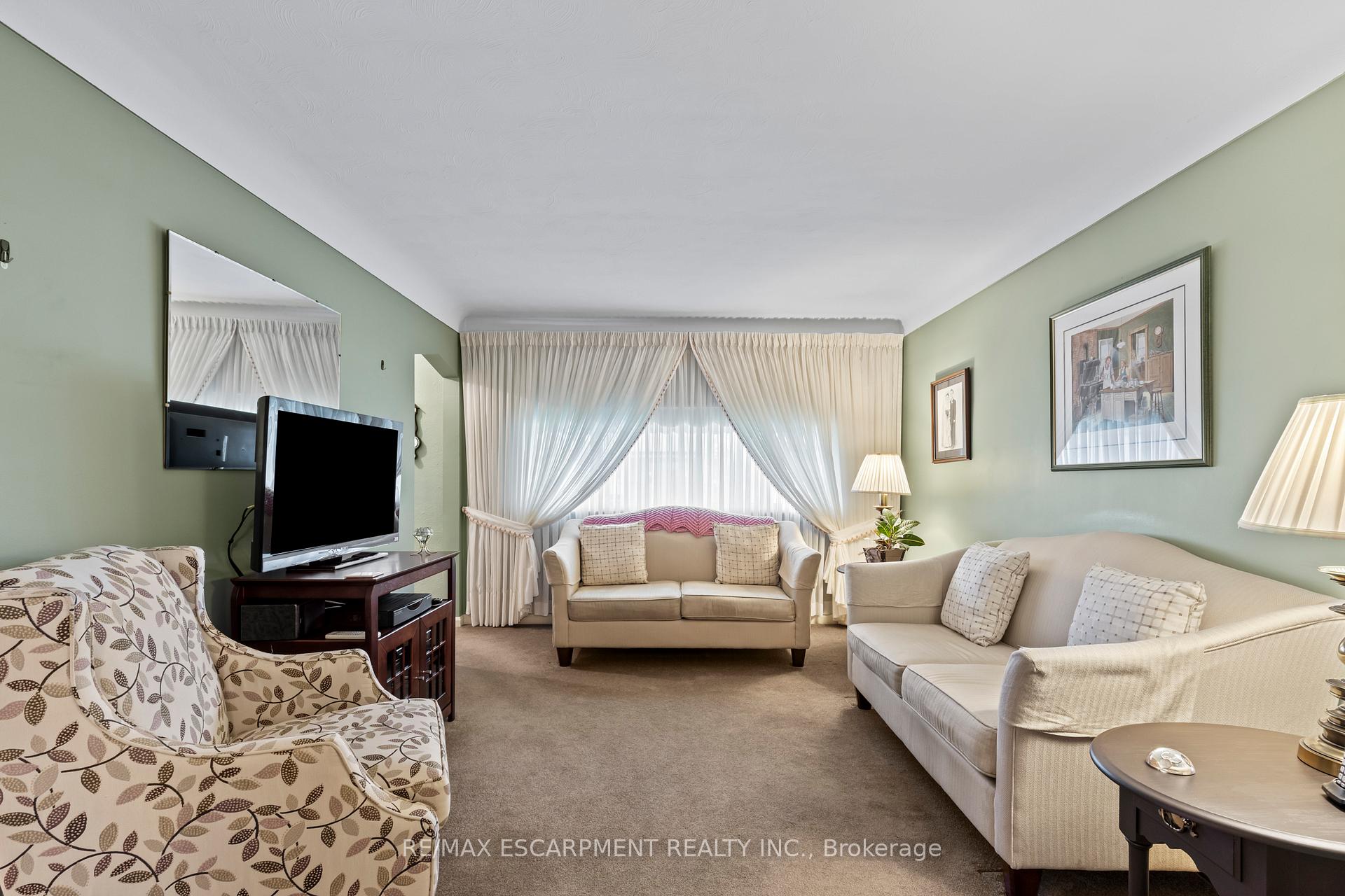 Photo 3 of 171 Cochrane Road, Hamilton, Bartonville — HOMEH