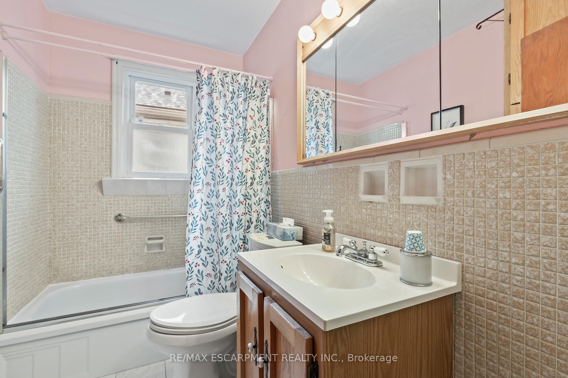 Photo 5 of 171 Cochrane Road, Hamilton, Bartonville — HOMEH