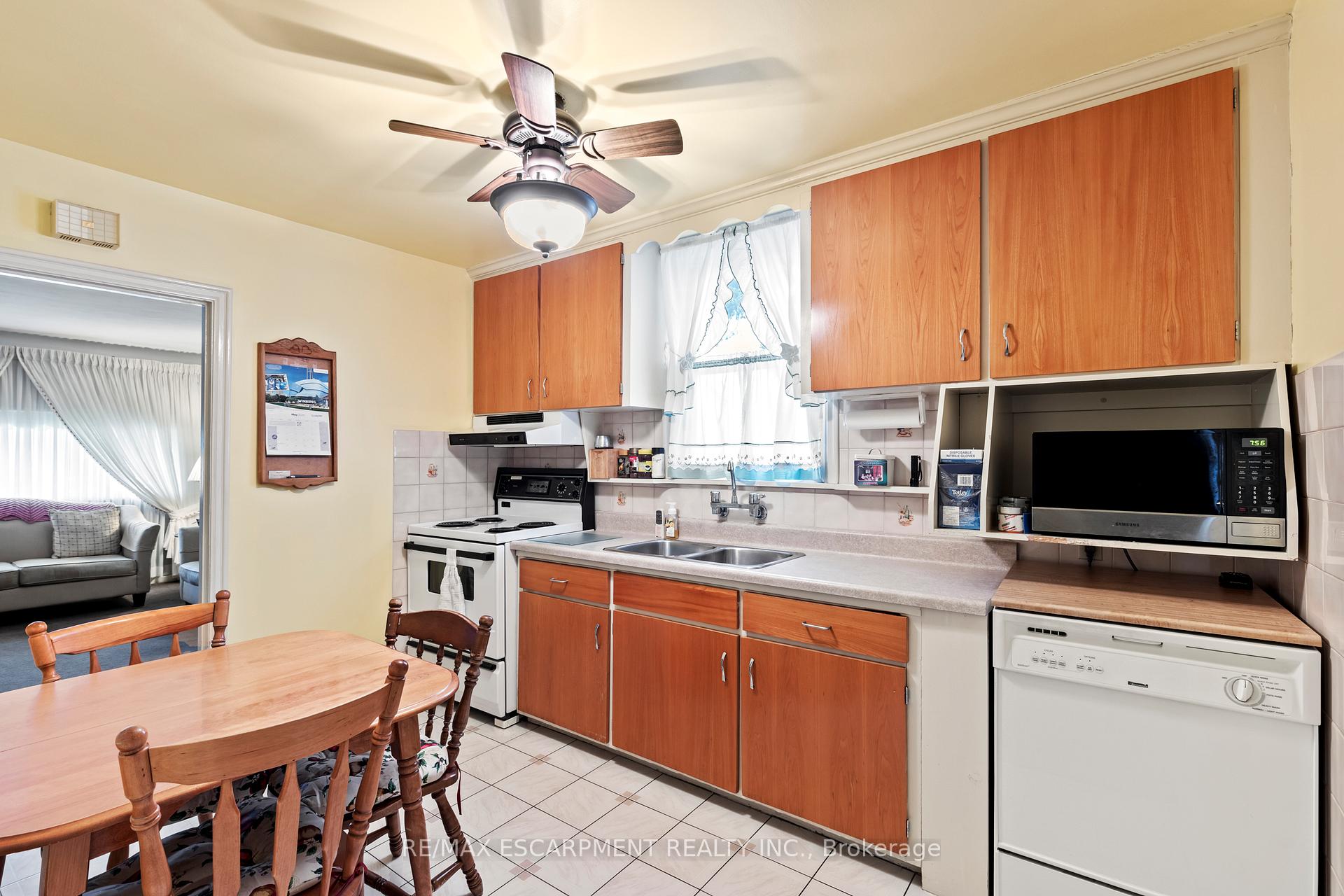 Photo 12 of 171 Cochrane Road, Hamilton, Bartonville — HOMEH