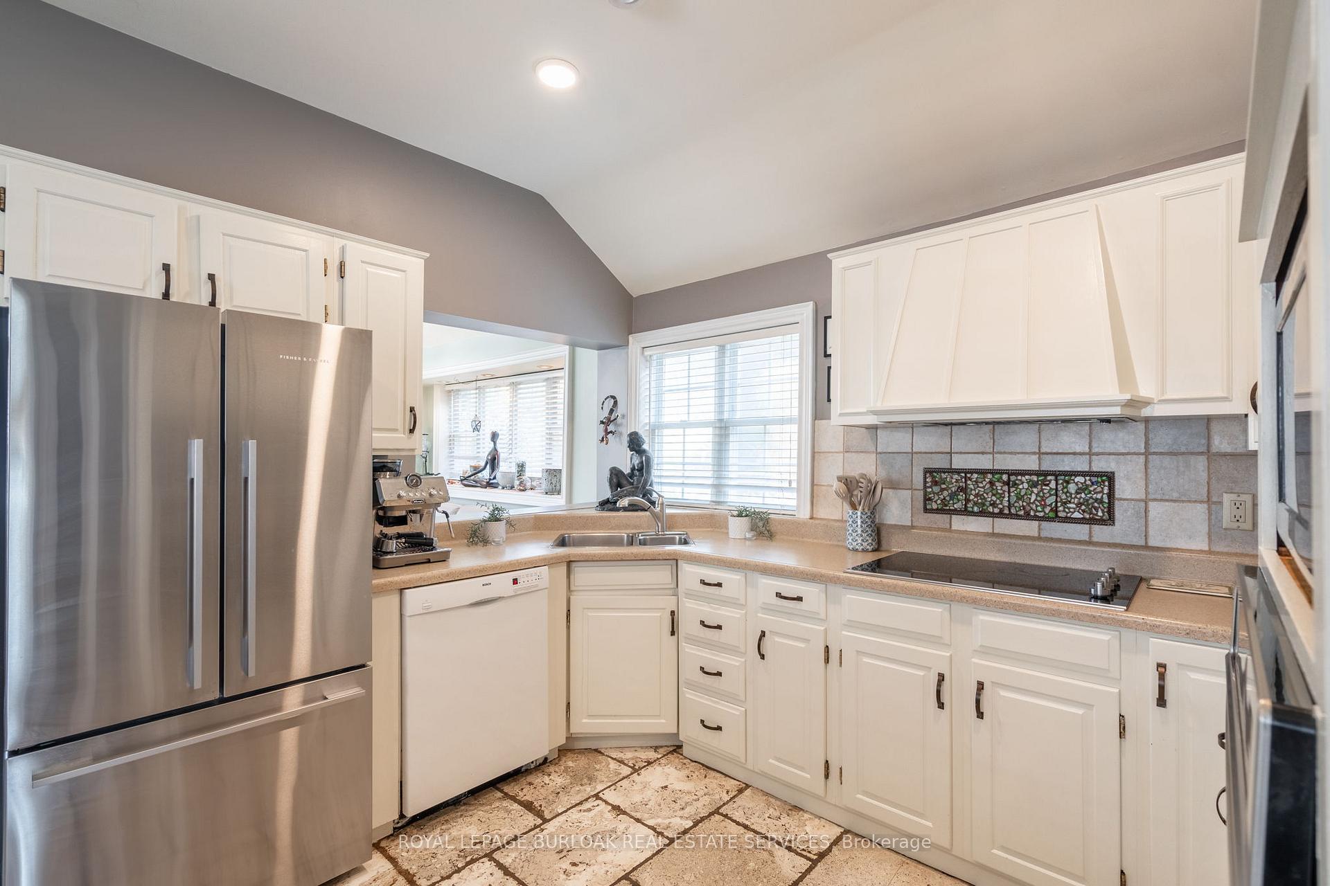 Photo 3 of 19 Considine Avenue, St. Catharines, Port Dalhousie — HOMEH