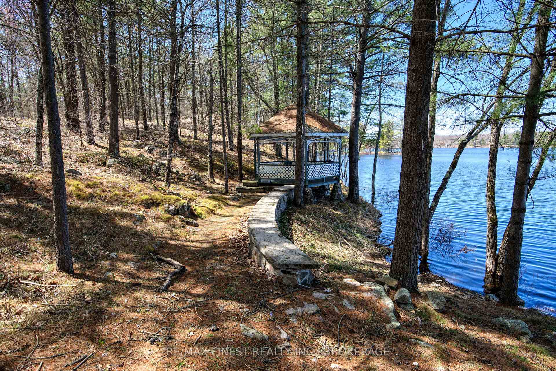 Photo 4 of 1395 Fifth Lake Road, Central Frontenac, Frontenac Centre — HOMEH