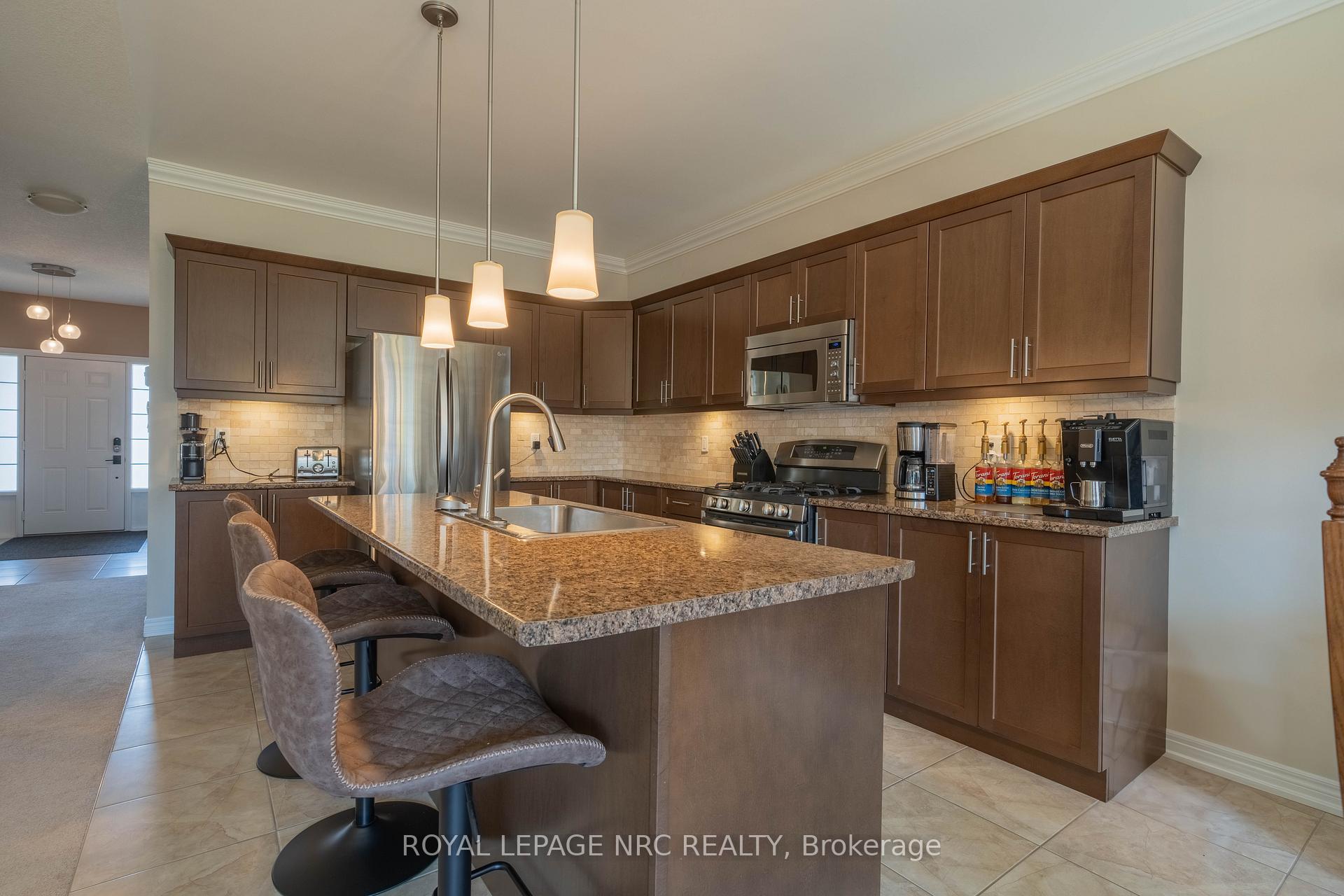 Photo 10 of 8956 Tristar Crescent, Niagara Falls, Chippawa — HOMEH