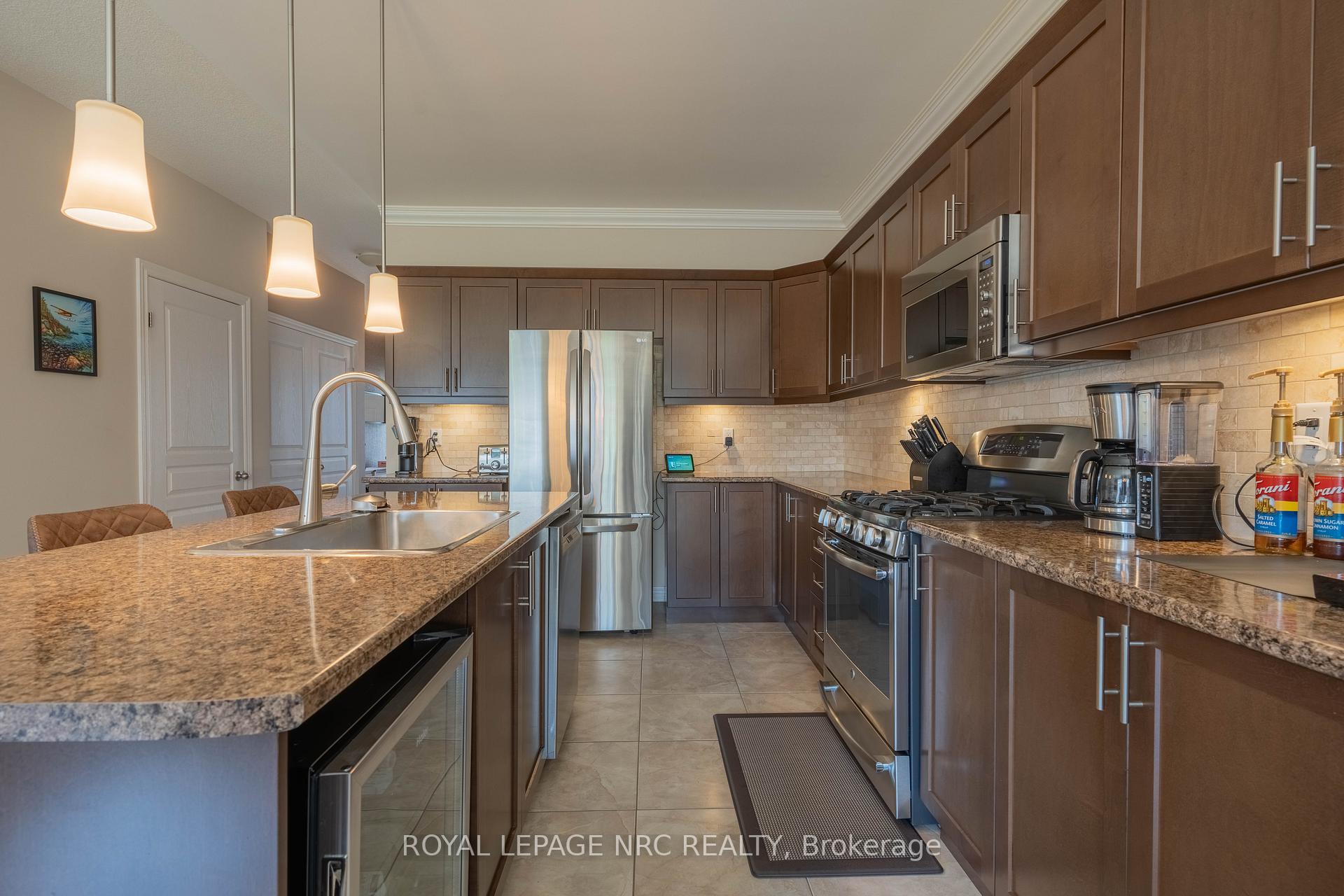 Photo 3 of 8956 Tristar Crescent, Niagara Falls, Chippawa — HOMEH
