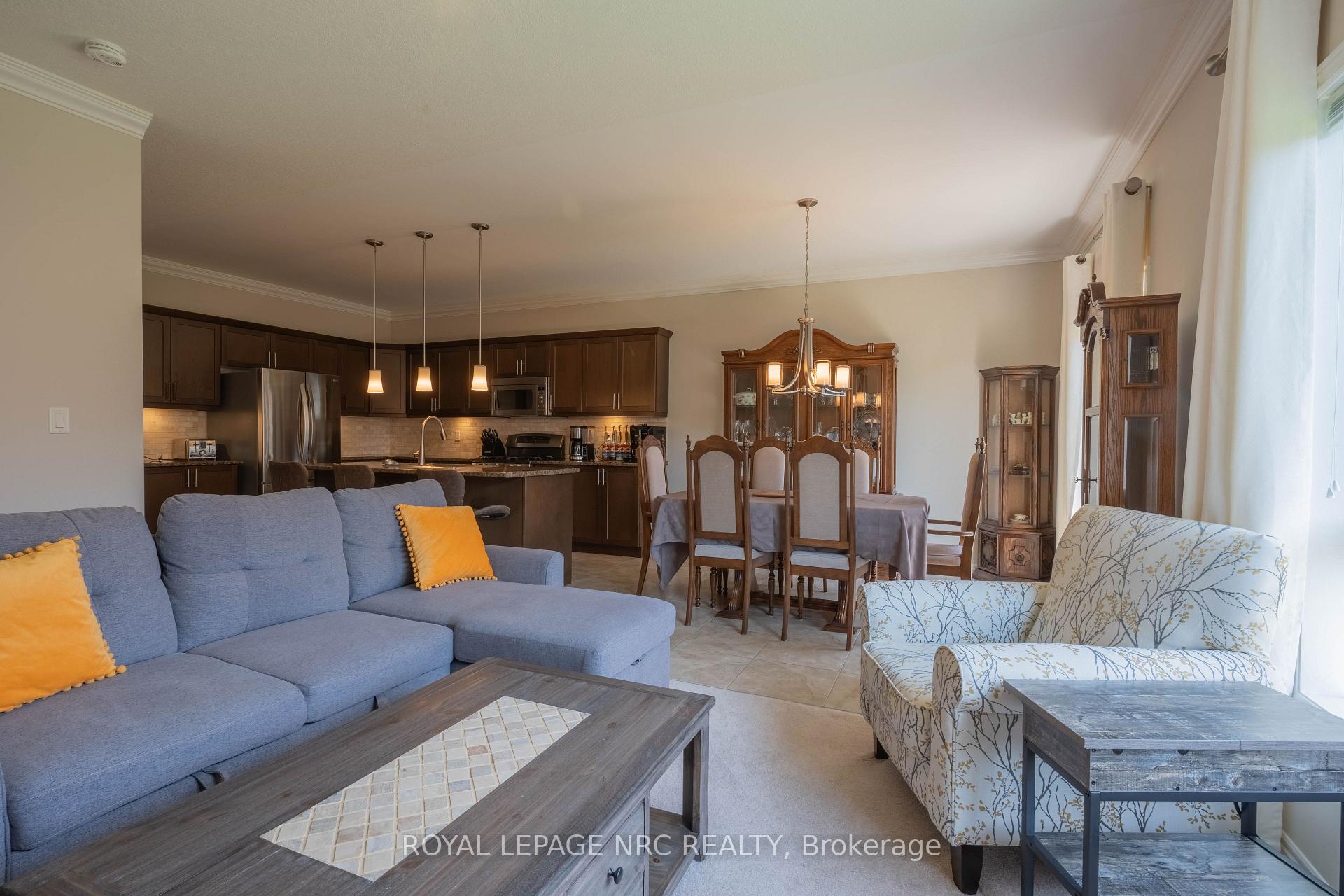 Photo 4 of 8956 Tristar Crescent, Niagara Falls, Chippawa — HOMEH