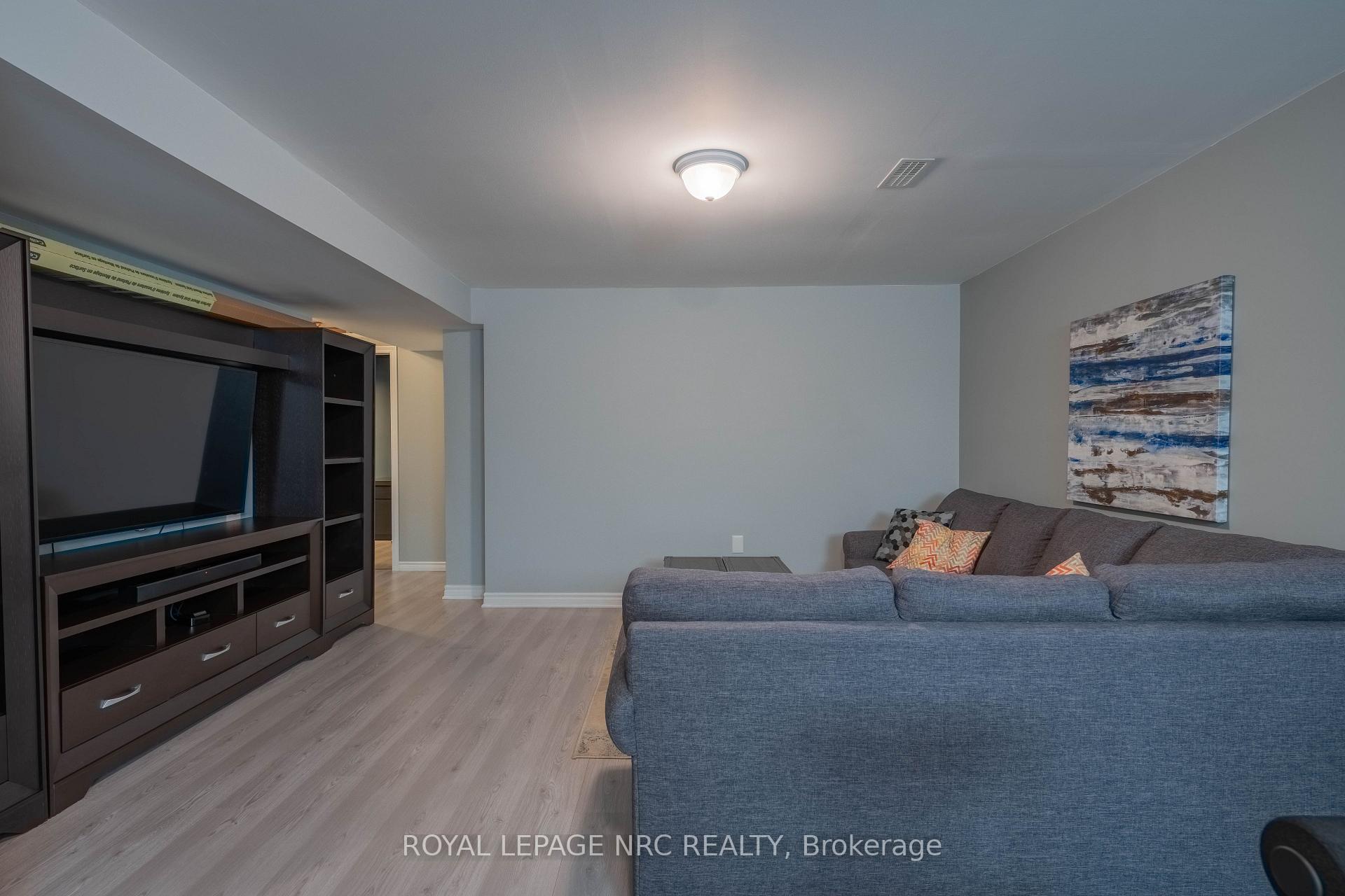 Photo 19 of 8956 Tristar Crescent, Niagara Falls, Chippawa — HOMEH