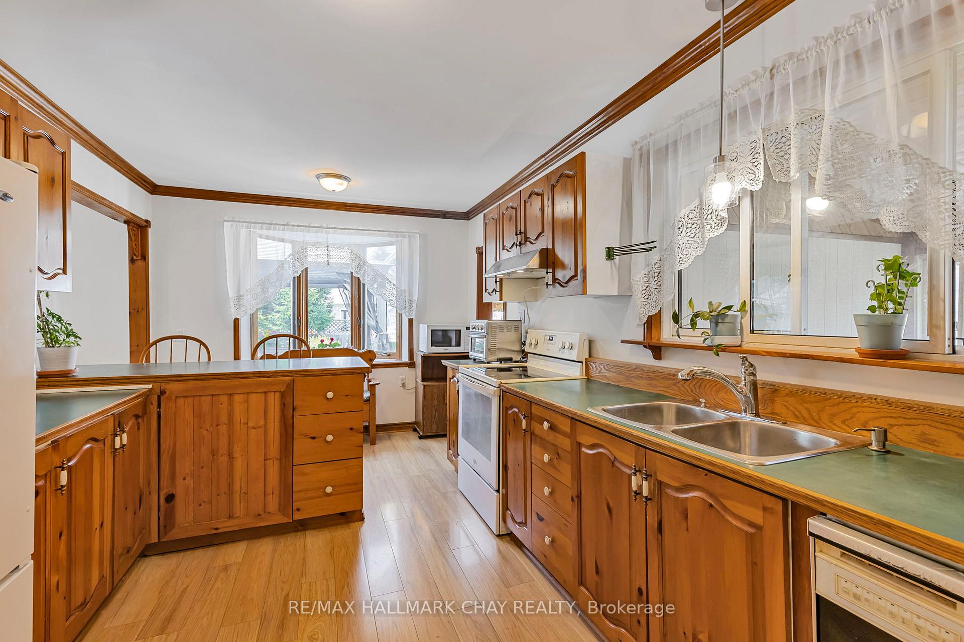 Photo 15 of 270 Hollywood Drive, Georgina, Keswick South — HOMEH