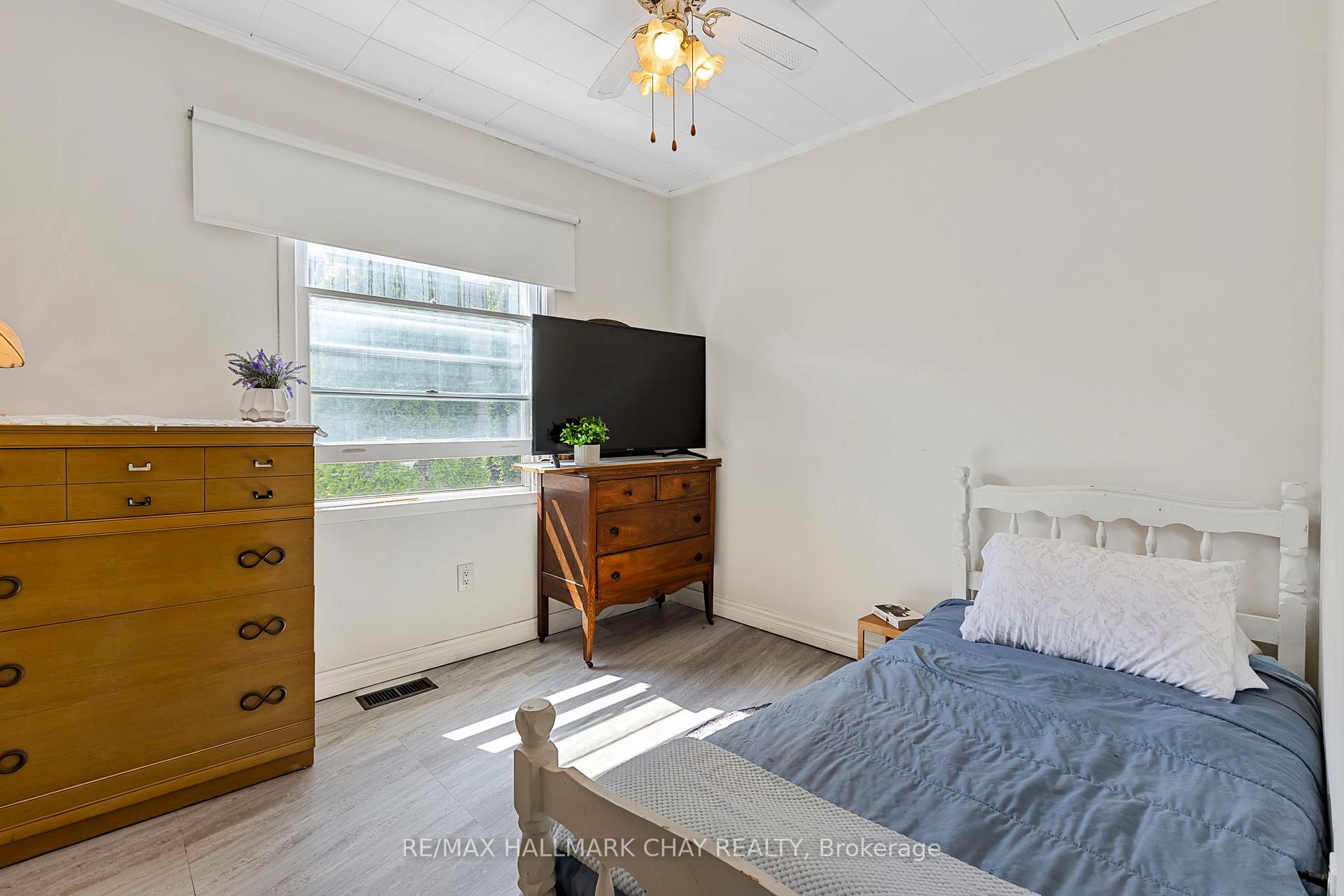 Photo 8 of 270 Hollywood Drive, Georgina, Keswick South — HOMEH