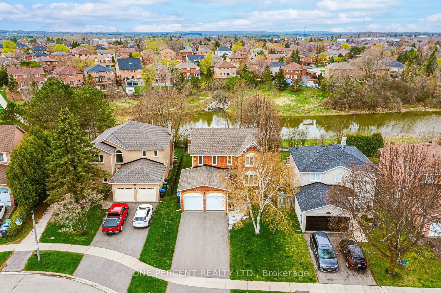 Photo 2 of 61 St. Michaels Crescent, Caledon, Bolton North — HOMEH