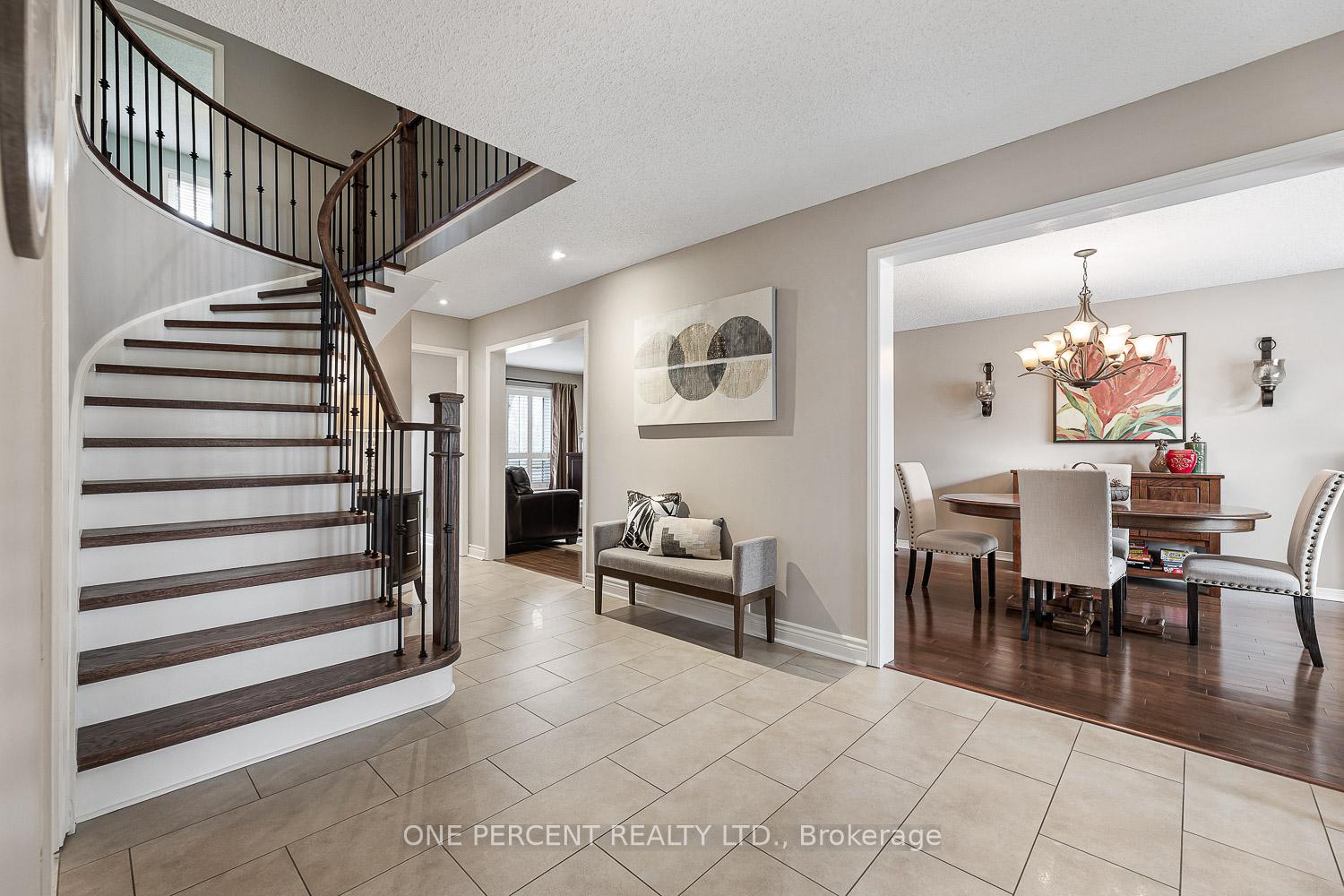 Photo 21 of 61 St. Michaels Crescent, Caledon, Bolton North — HOMEH