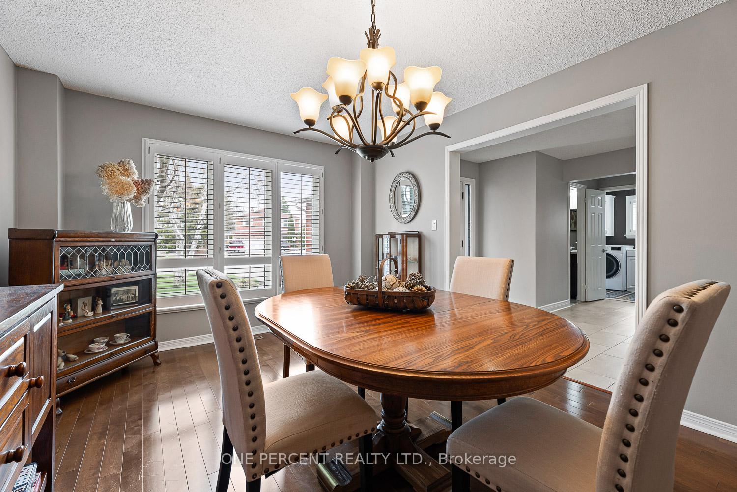 Photo 3 of 61 St. Michaels Crescent, Caledon, Bolton North — HOMEH