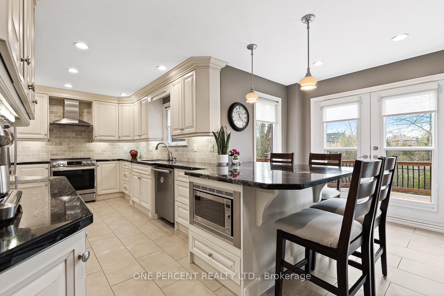 Photo 9 of 61 St. Michaels Crescent, Caledon, Bolton North — HOMEH