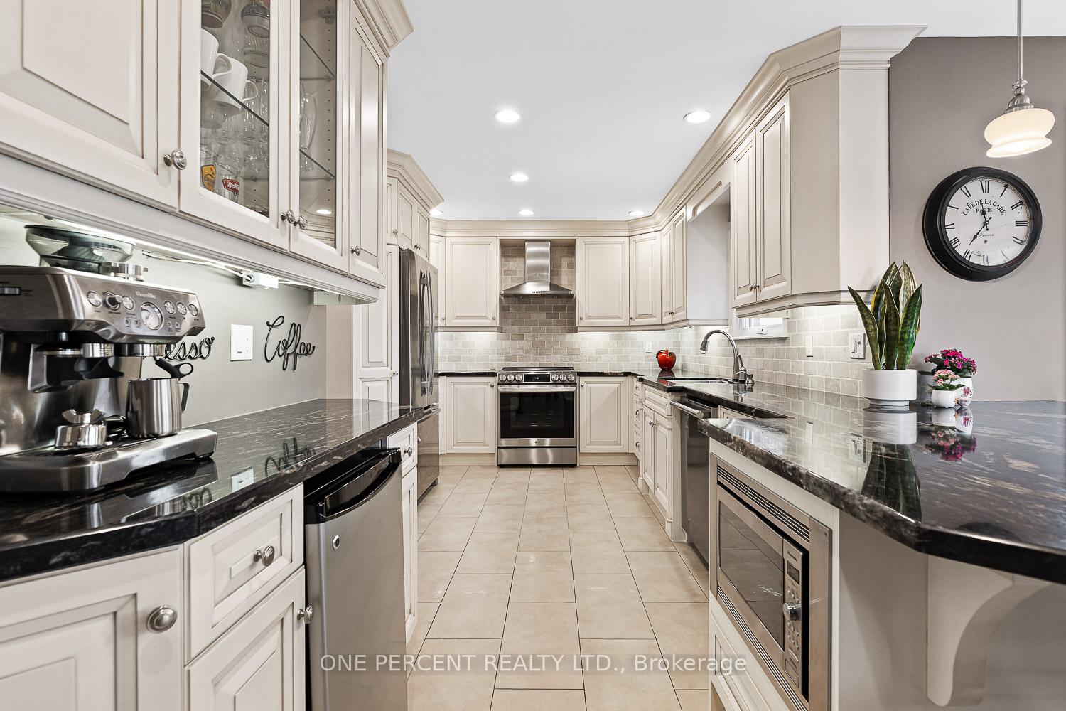 Photo 8 of 61 St. Michaels Crescent, Caledon, Bolton North — HOMEH
