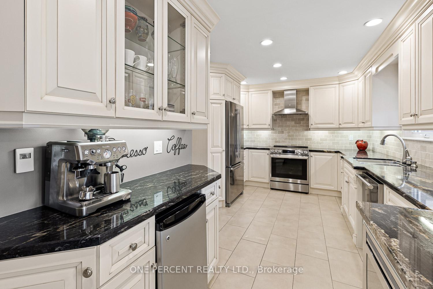 Photo 18 of 61 St. Michaels Crescent, Caledon, Bolton North — HOMEH