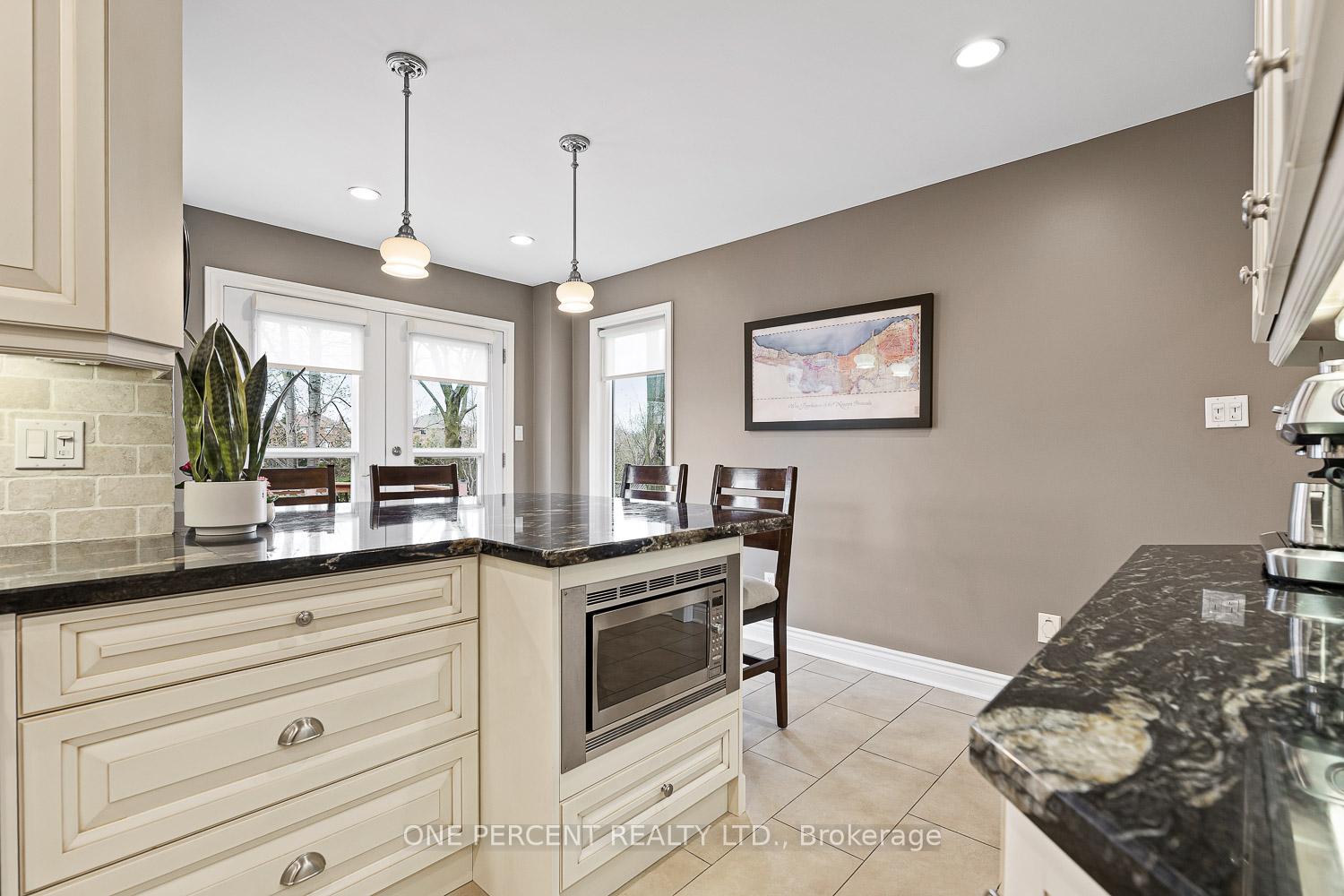 Photo 13 of 61 St. Michaels Crescent, Caledon, Bolton North — HOMEH