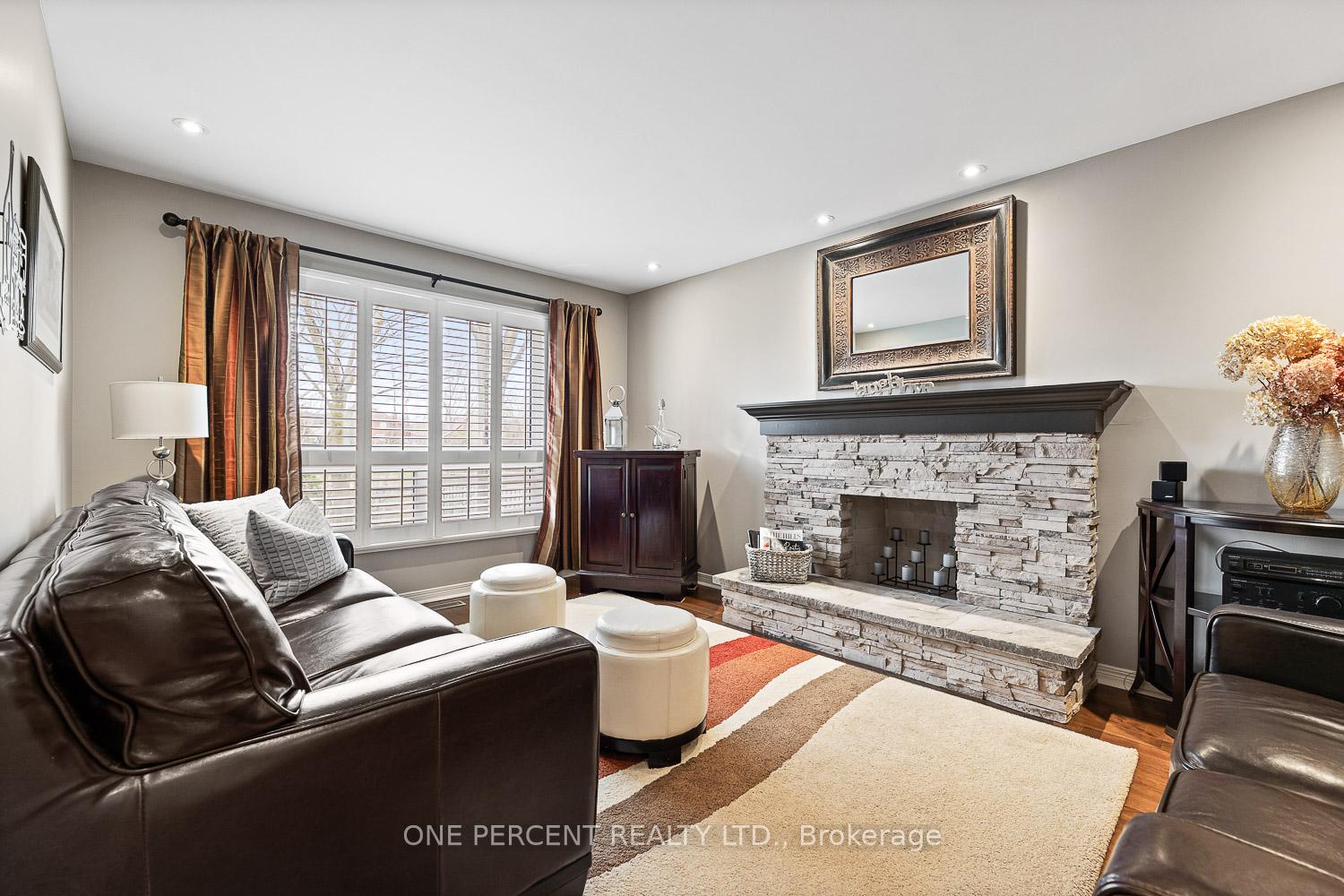 Photo 25 of 61 St. Michaels Crescent, Caledon, Bolton North — HOMEH