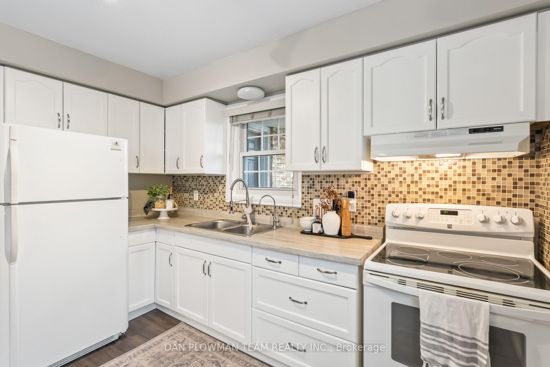 Photo 2 of 979 Southgate Drive, Oshawa, Donevan — HOMEH