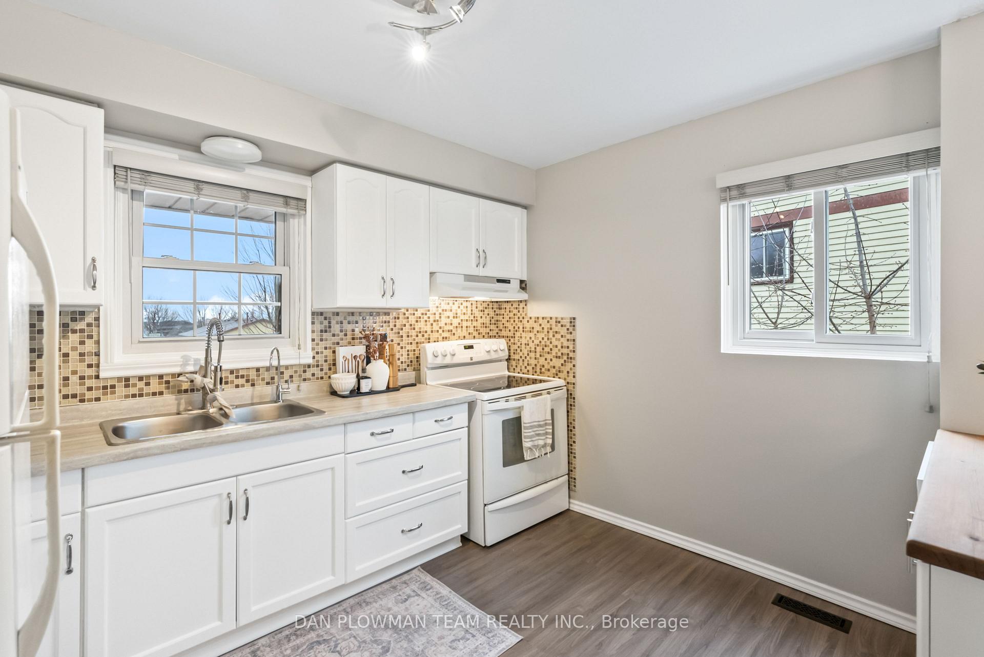 Photo 9 of 979 Southgate Drive, Oshawa, Donevan — HOMEH