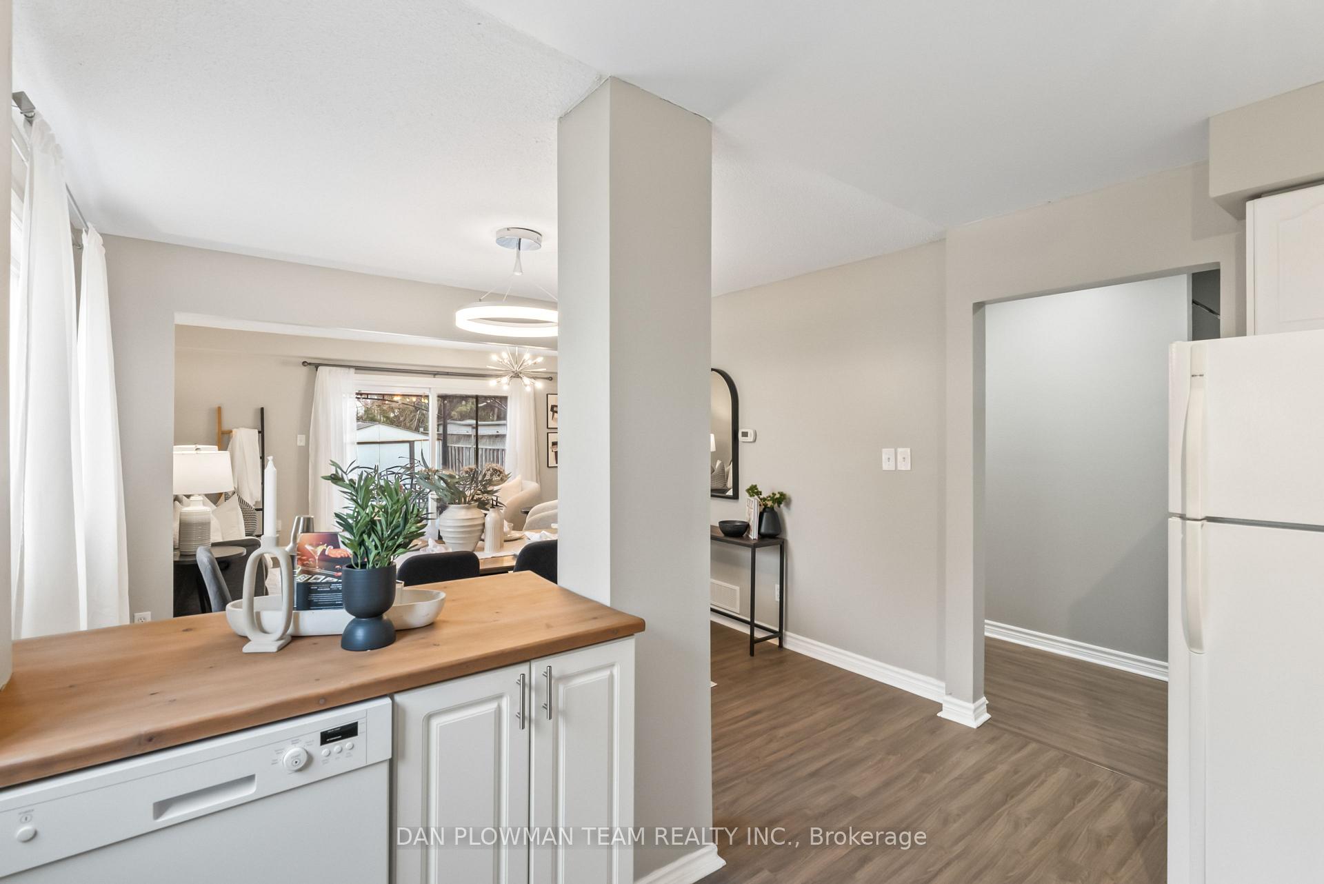 Photo 3 of 979 Southgate Drive, Oshawa, Donevan — HOMEH