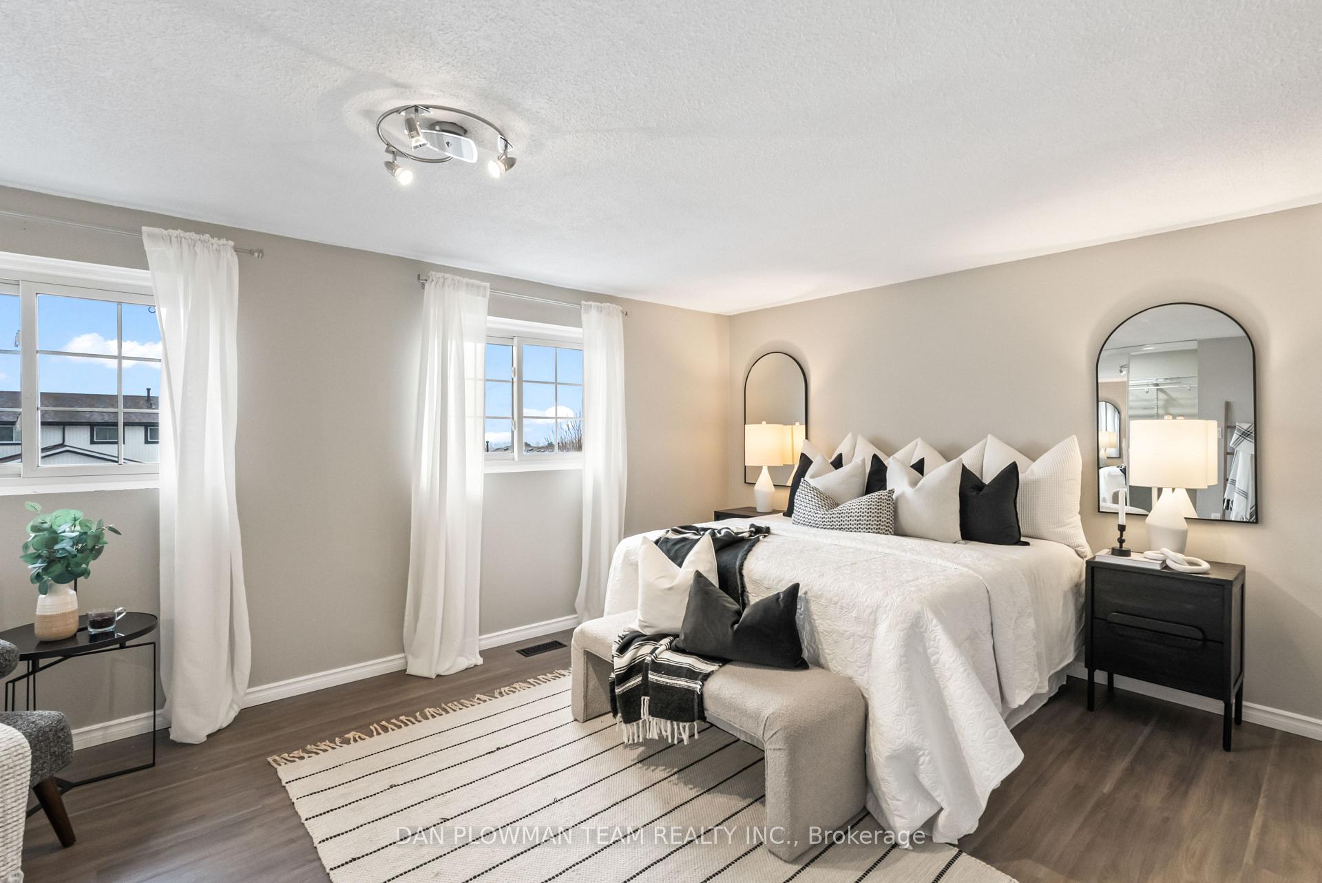 Photo 31 of 979 Southgate Drive, Oshawa, Donevan — HOMEH