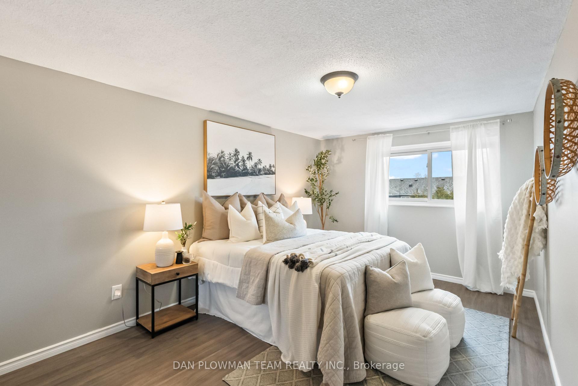 Photo 33 of 979 Southgate Drive, Oshawa, Donevan — HOMEH