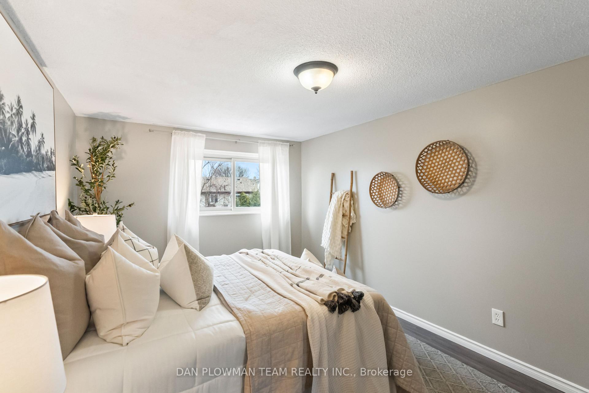 Photo 20 of 979 Southgate Drive, Oshawa, Donevan — HOMEH