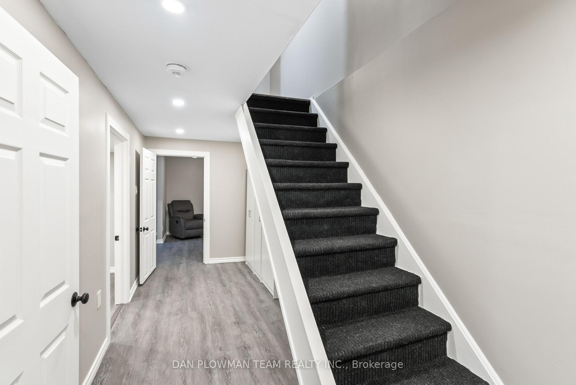 Photo 34 of 979 Southgate Drive, Oshawa, Donevan — HOMEH