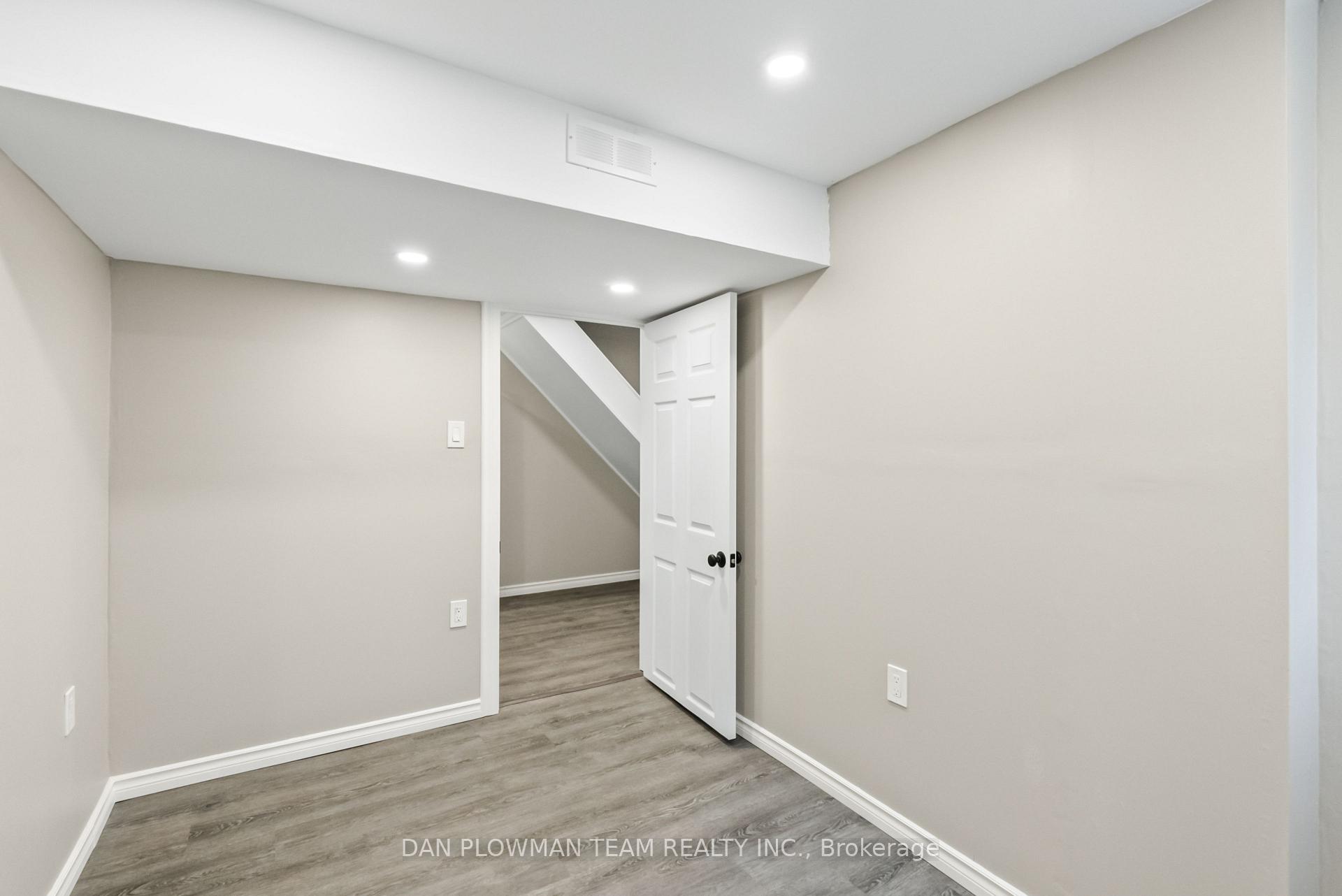 Photo 21 of 979 Southgate Drive, Oshawa, Donevan — HOMEH