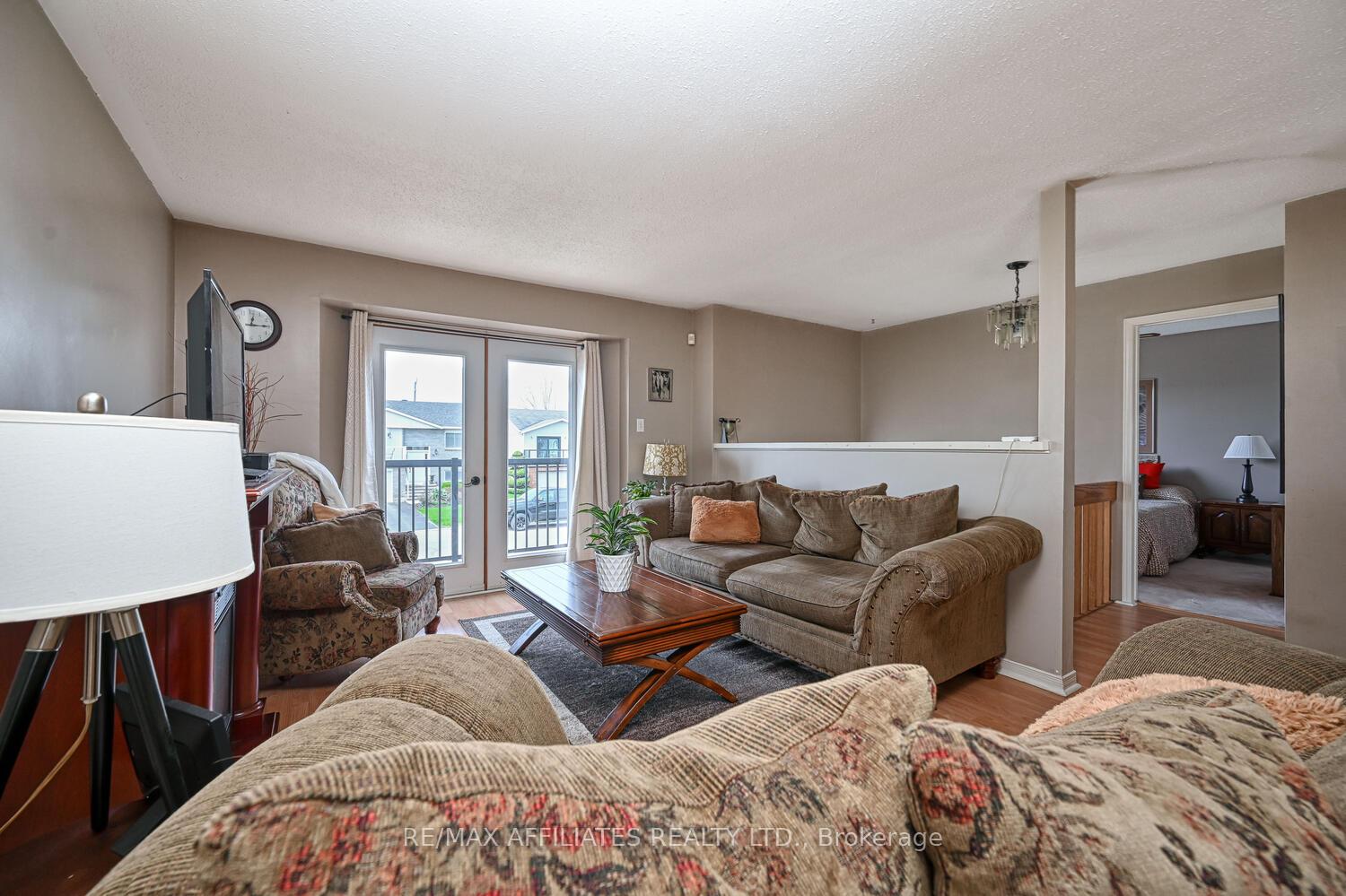Photo 3 of 73 Merrick Street, Smiths Falls — HOMEH
