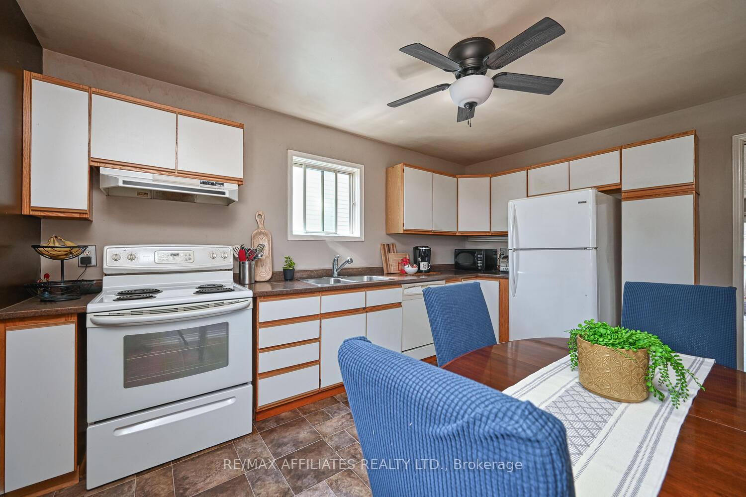 Photo 8 of 73 Merrick Street, Smiths Falls — HOMEH