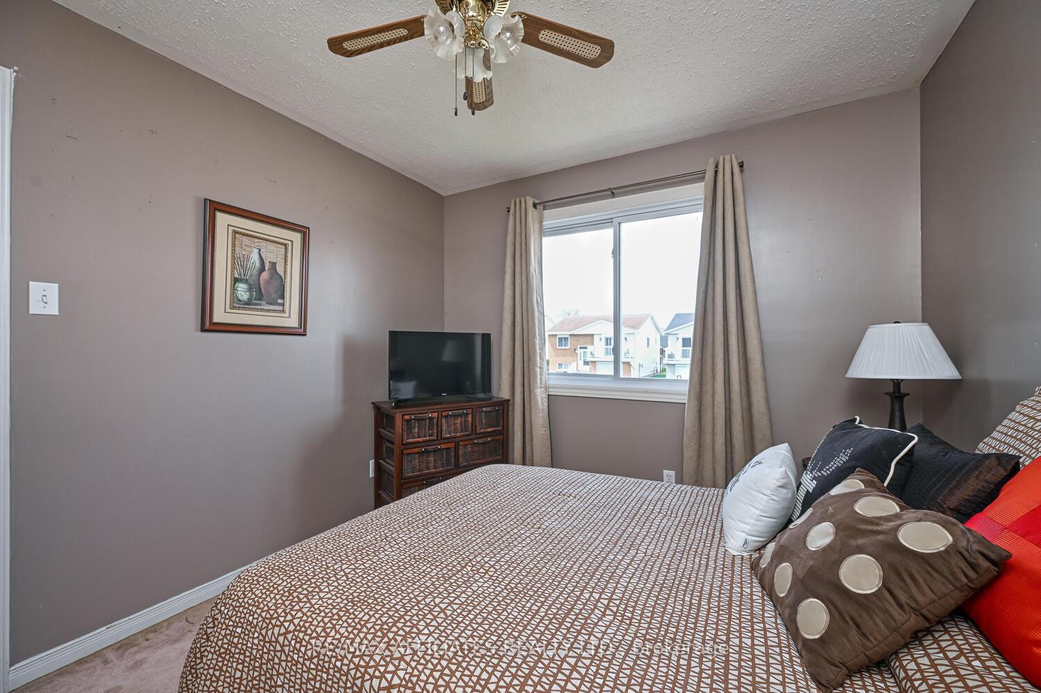 Photo 16 of 73 Merrick Street, Smiths Falls — HOMEH
