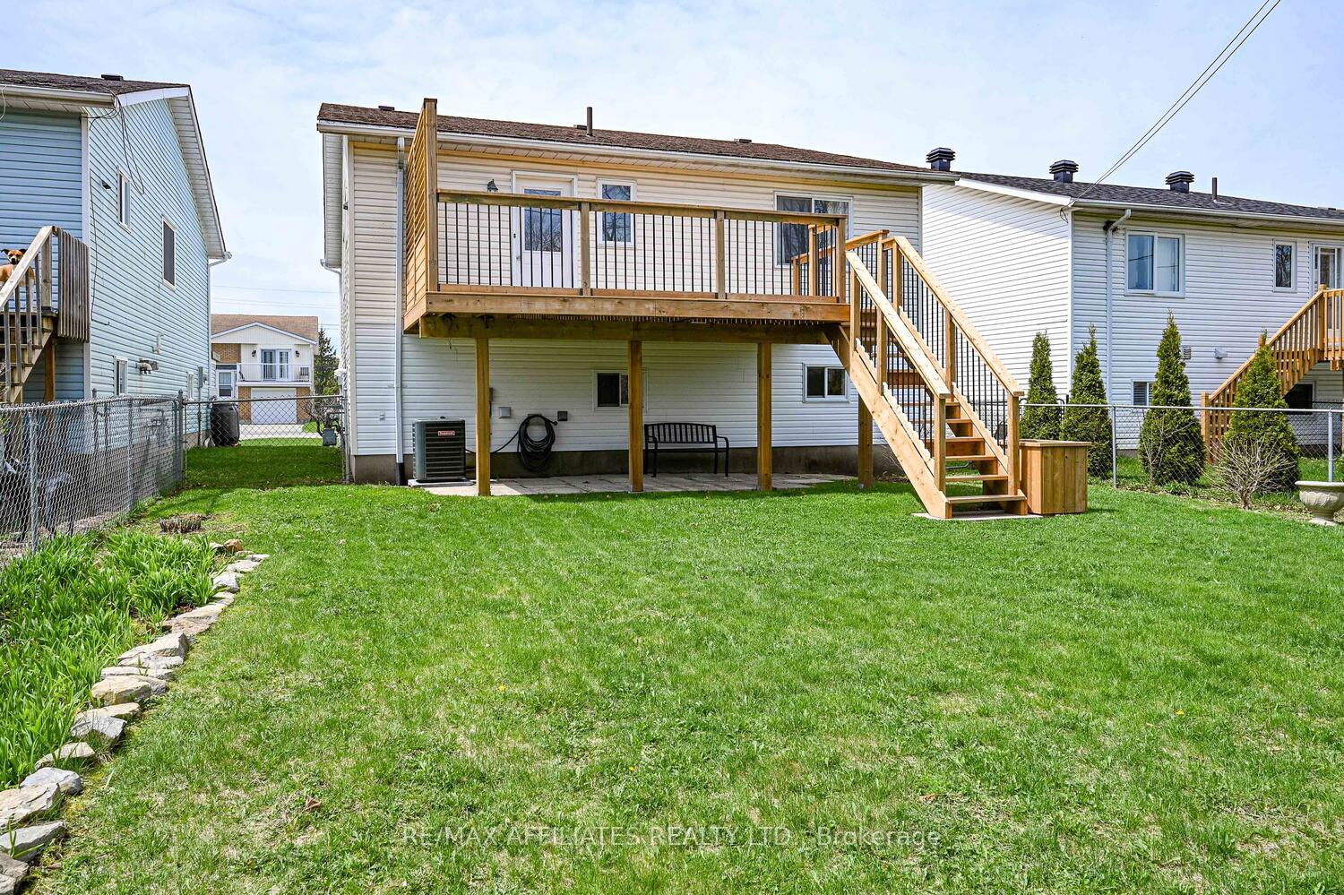 Photo 33 of 73 Merrick Street, Smiths Falls — HOMEH