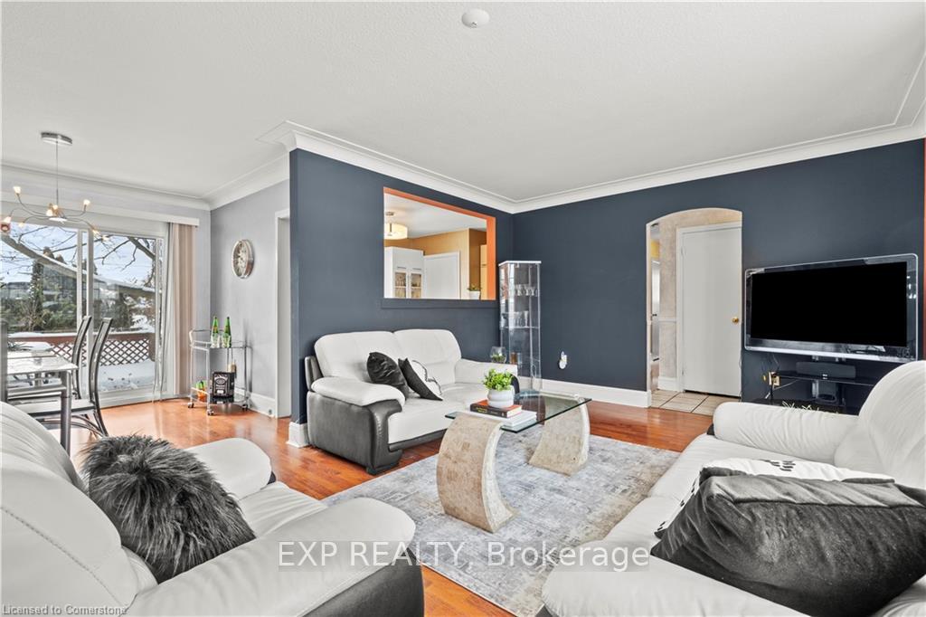 Photo 6 of 504 Carlton Street, St. Catharines, Carlton/Bunting — HOMEH