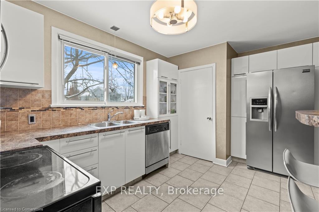 Photo 4 of 504 Carlton Street, St. Catharines, Carlton/Bunting — HOMEH