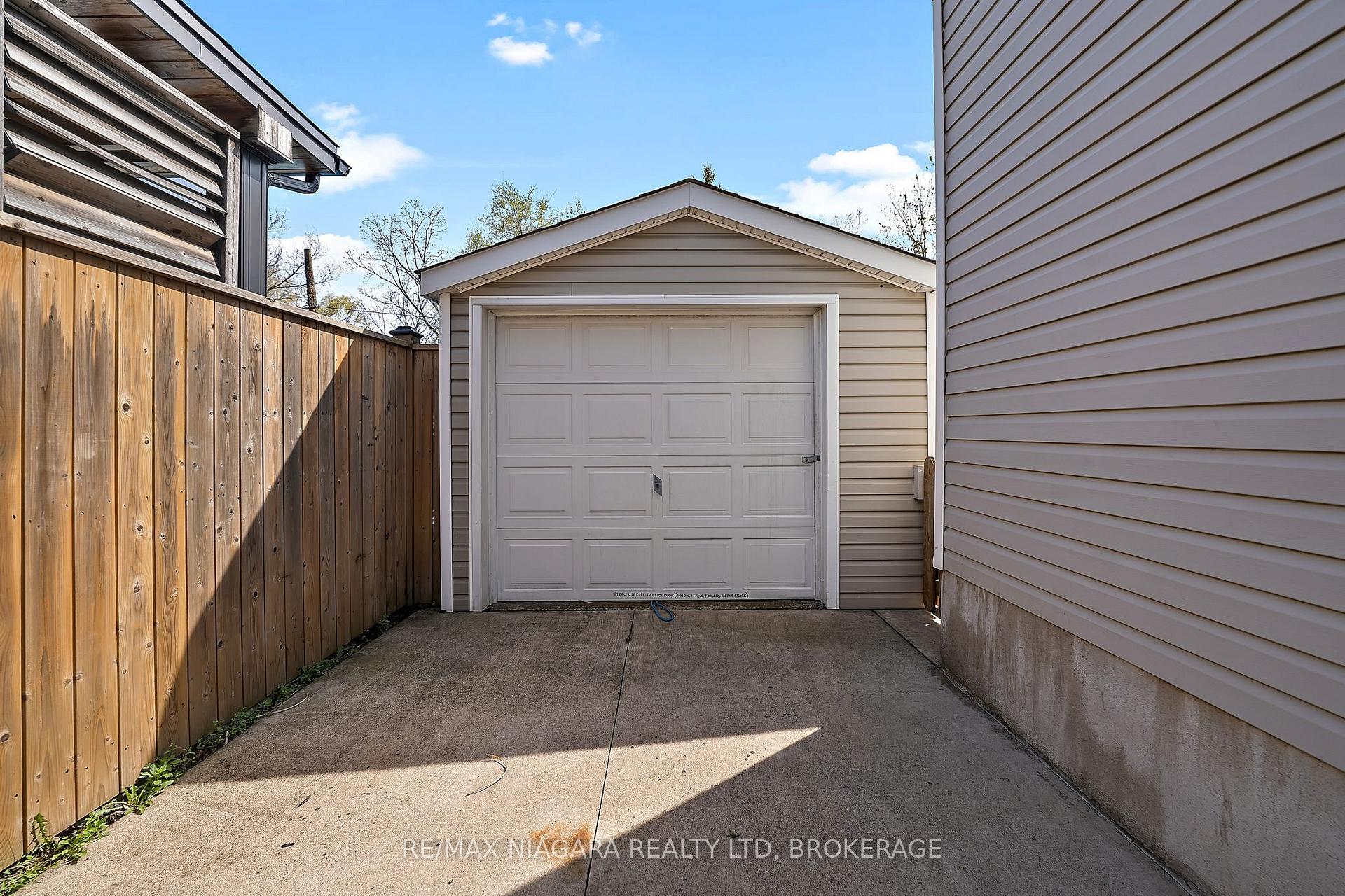 Photo 3 of 14 Cliff Road, St. Catharines, Old Glenridge — HOMEH