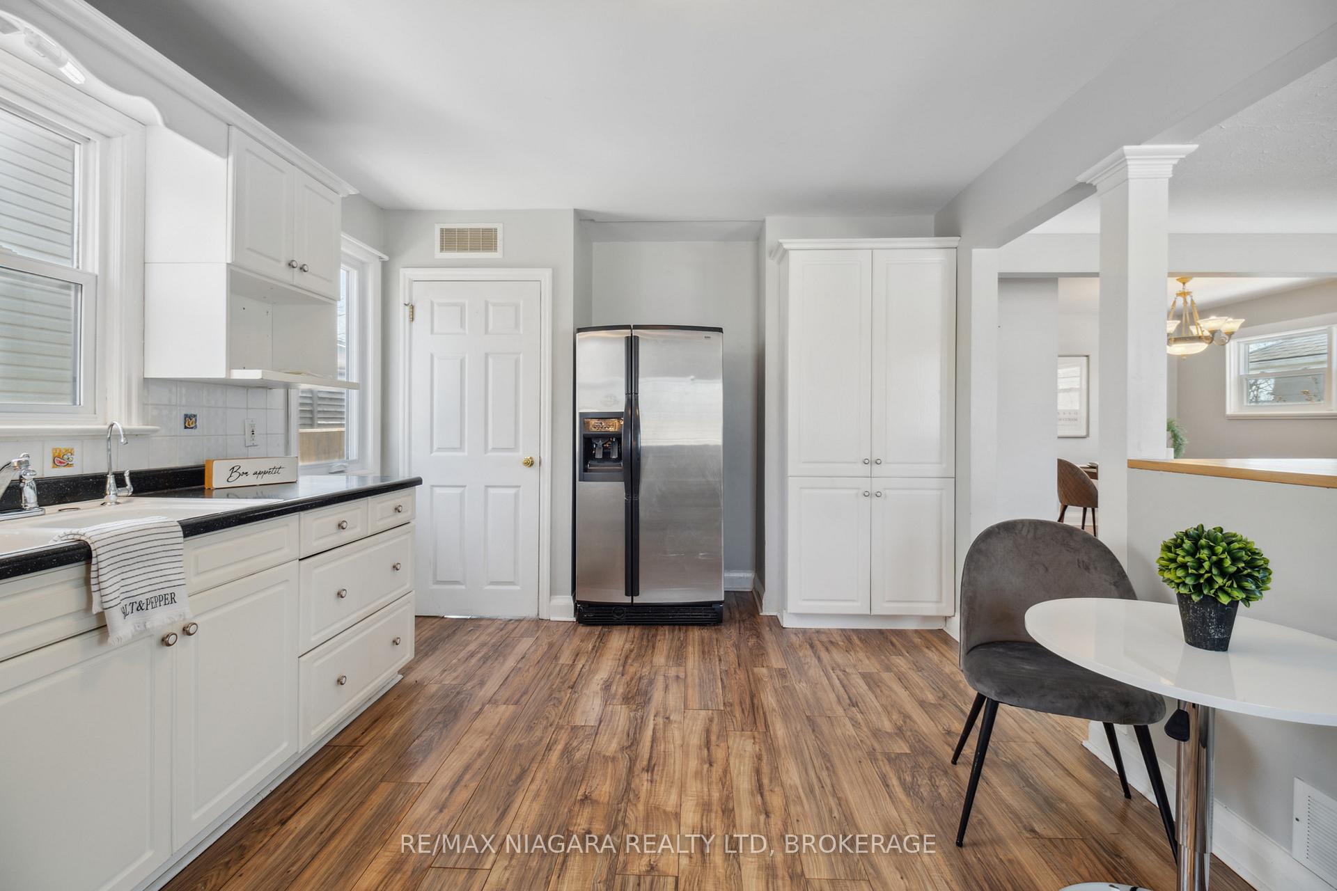 Photo 4 of 14 Cliff Road, St. Catharines, Old Glenridge — HOMEH