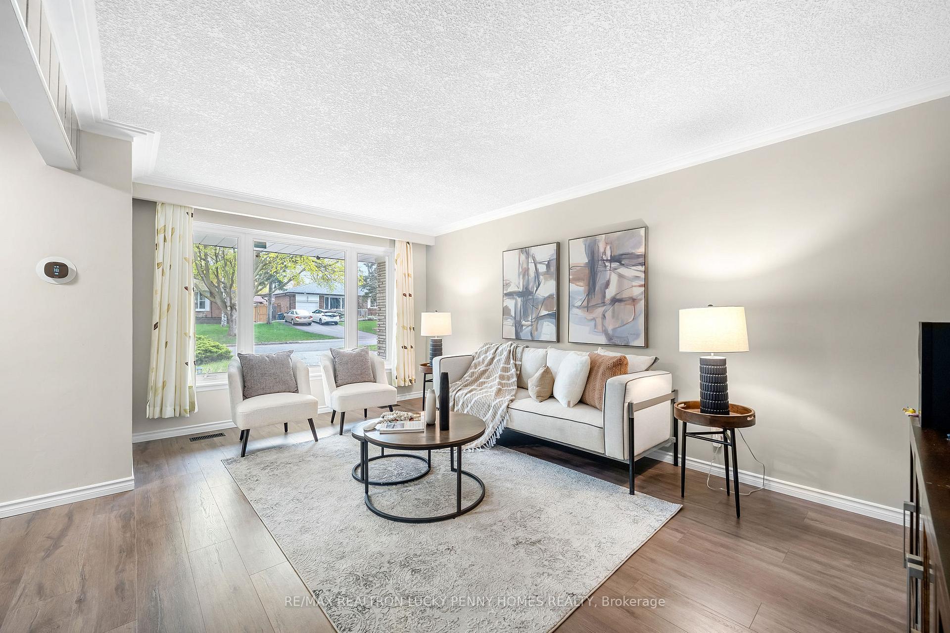 Photo 5 of 10 Gladiator Road, Markham, Bullock — HOMEH