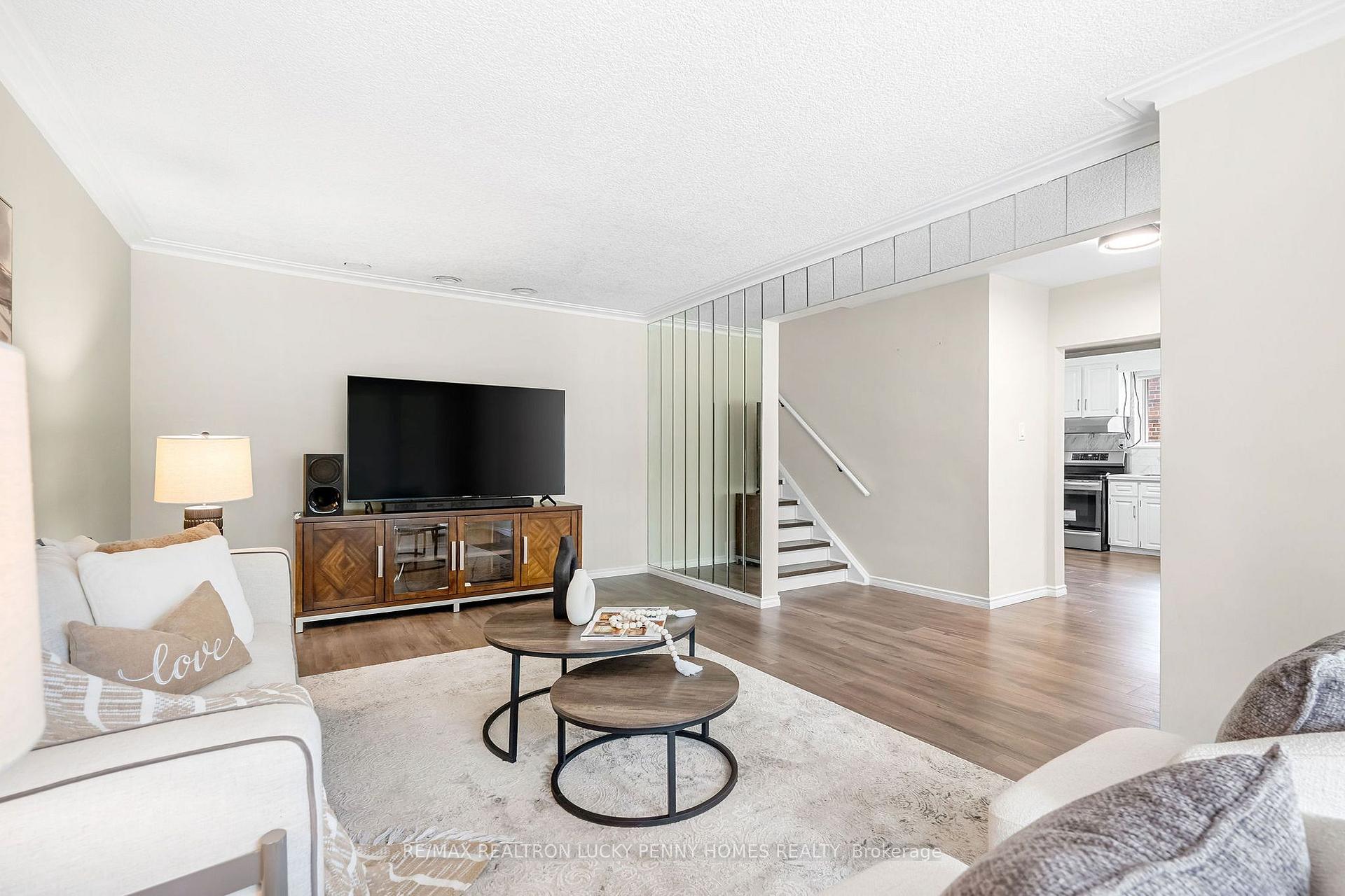 Photo 3 of 10 Gladiator Road, Markham, Bullock — HOMEH