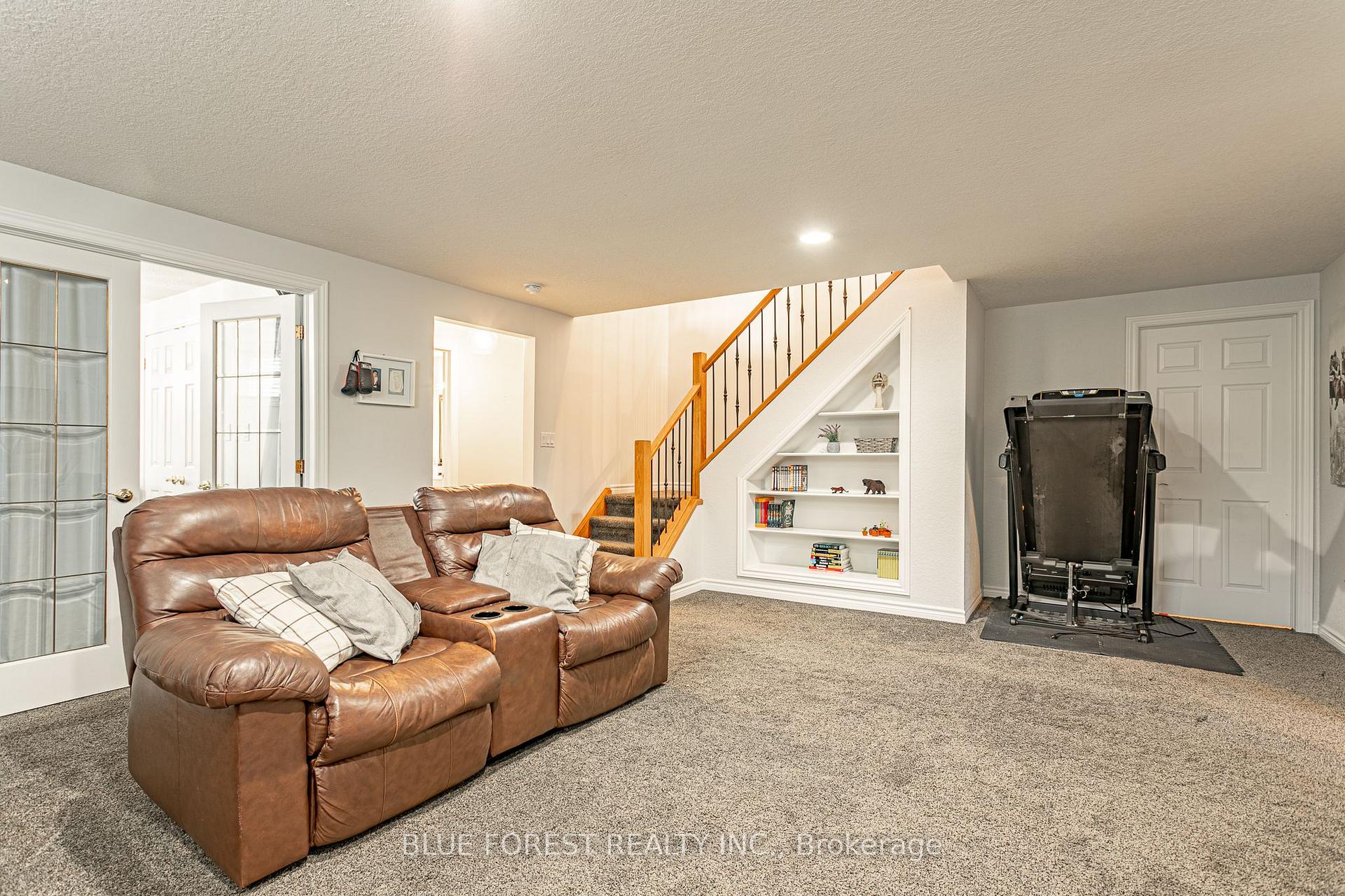 Photo 29 of 48 Hillview Drive, Thames Centre, Mossley — HOMEH