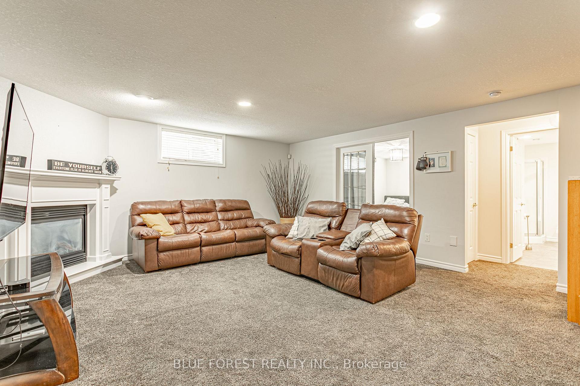 Photo 40 of 48 Hillview Drive, Thames Centre, Mossley — HOMEH