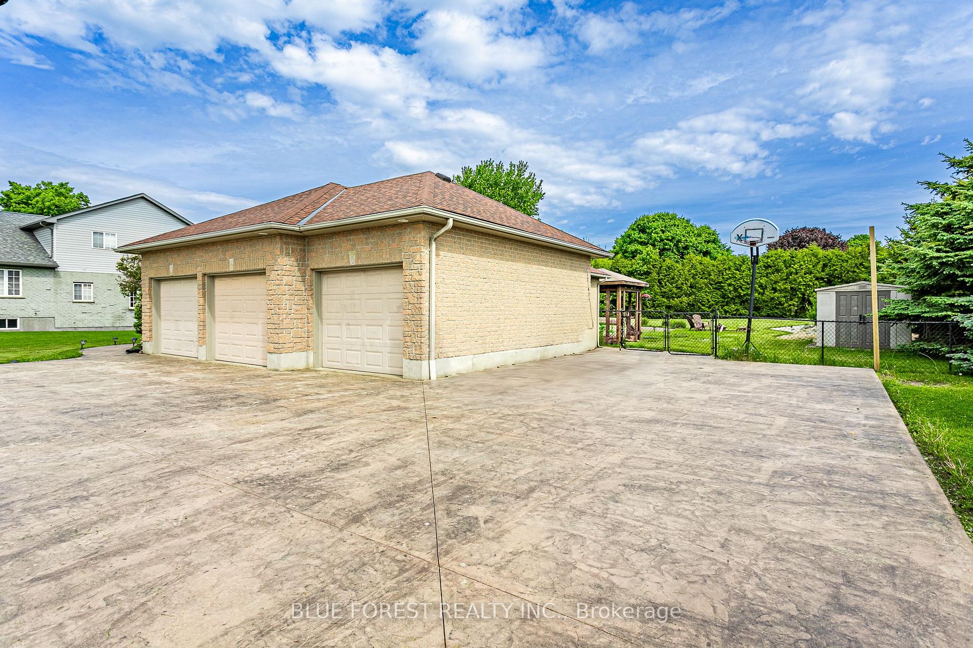 Photo 30 of 48 Hillview Drive, Thames Centre, Mossley — HOMEH