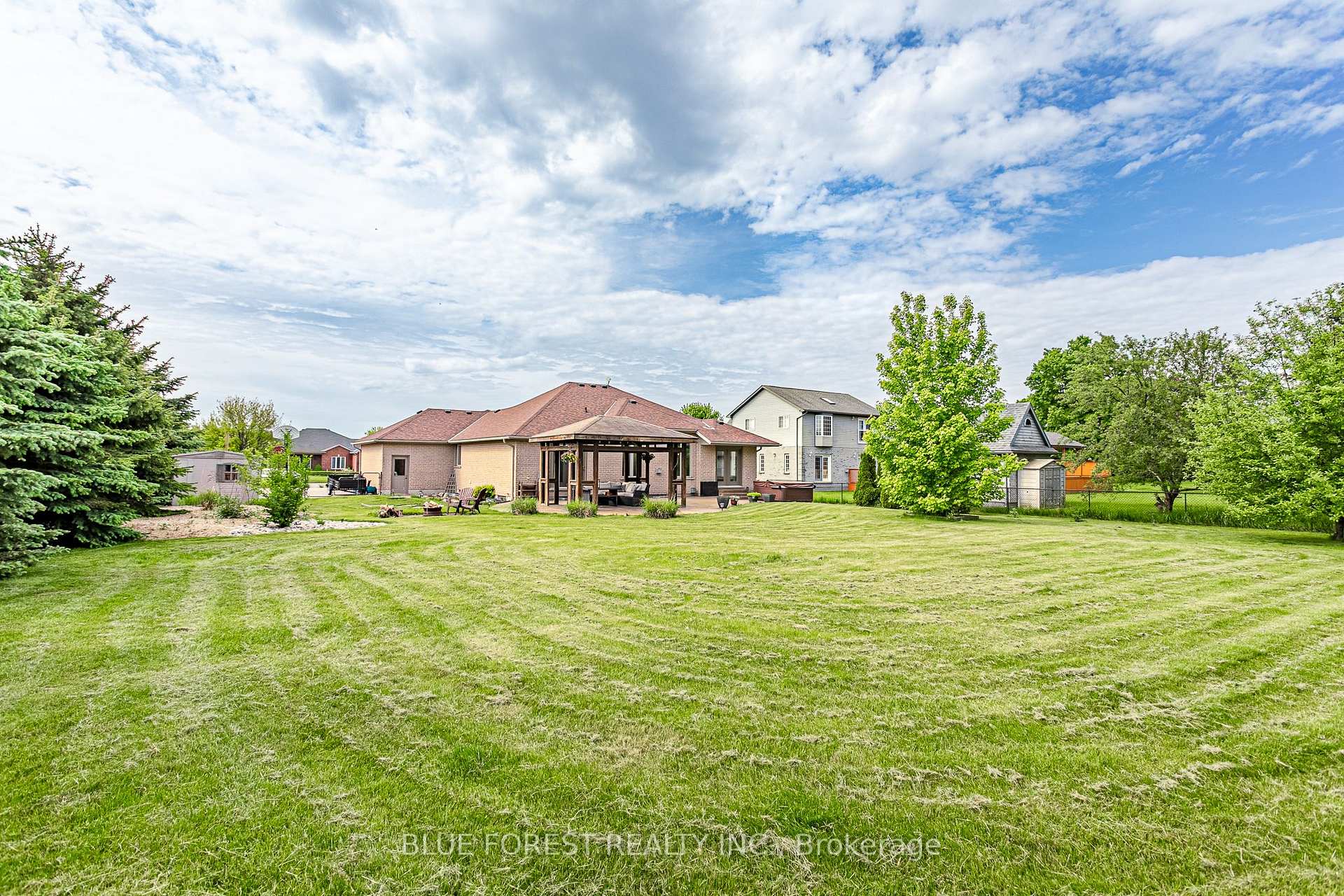Photo 27 of 48 Hillview Drive, Thames Centre, Mossley — HOMEH
