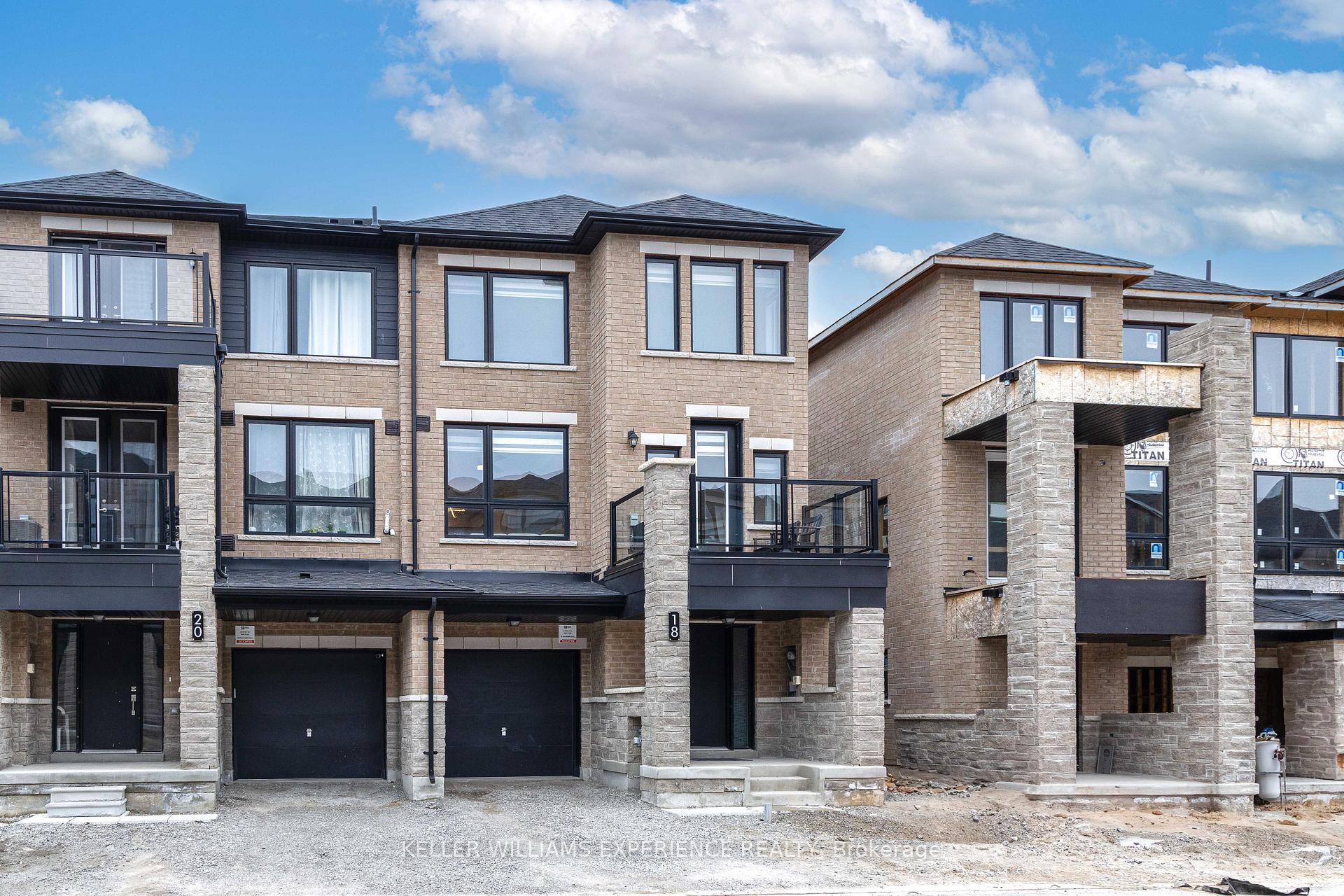 Photo 3 of 18 Red Maple Lane, Barrie, Innis-Shore — HOMEH