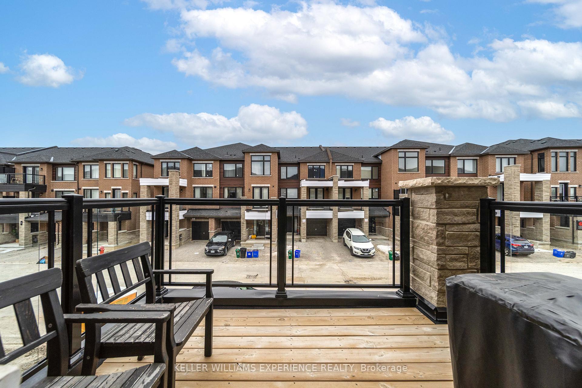 Photo 5 of 18 Red Maple Lane, Barrie, Innis-Shore — HOMEH