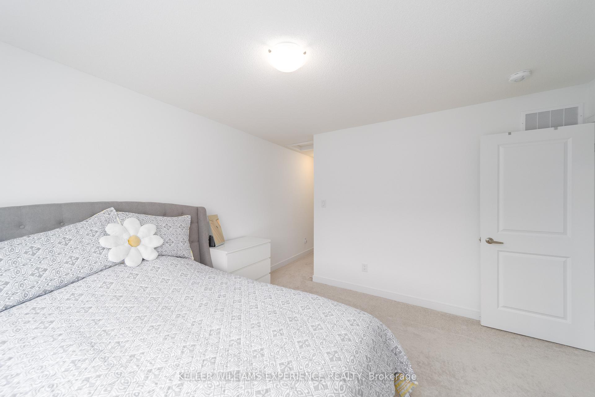Photo 9 of 18 Red Maple Lane, Barrie, Innis-Shore — HOMEH