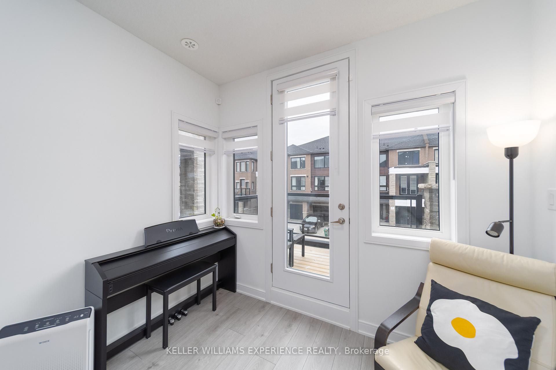 Photo 14 of 18 Red Maple Lane, Barrie, Innis-Shore — HOMEH