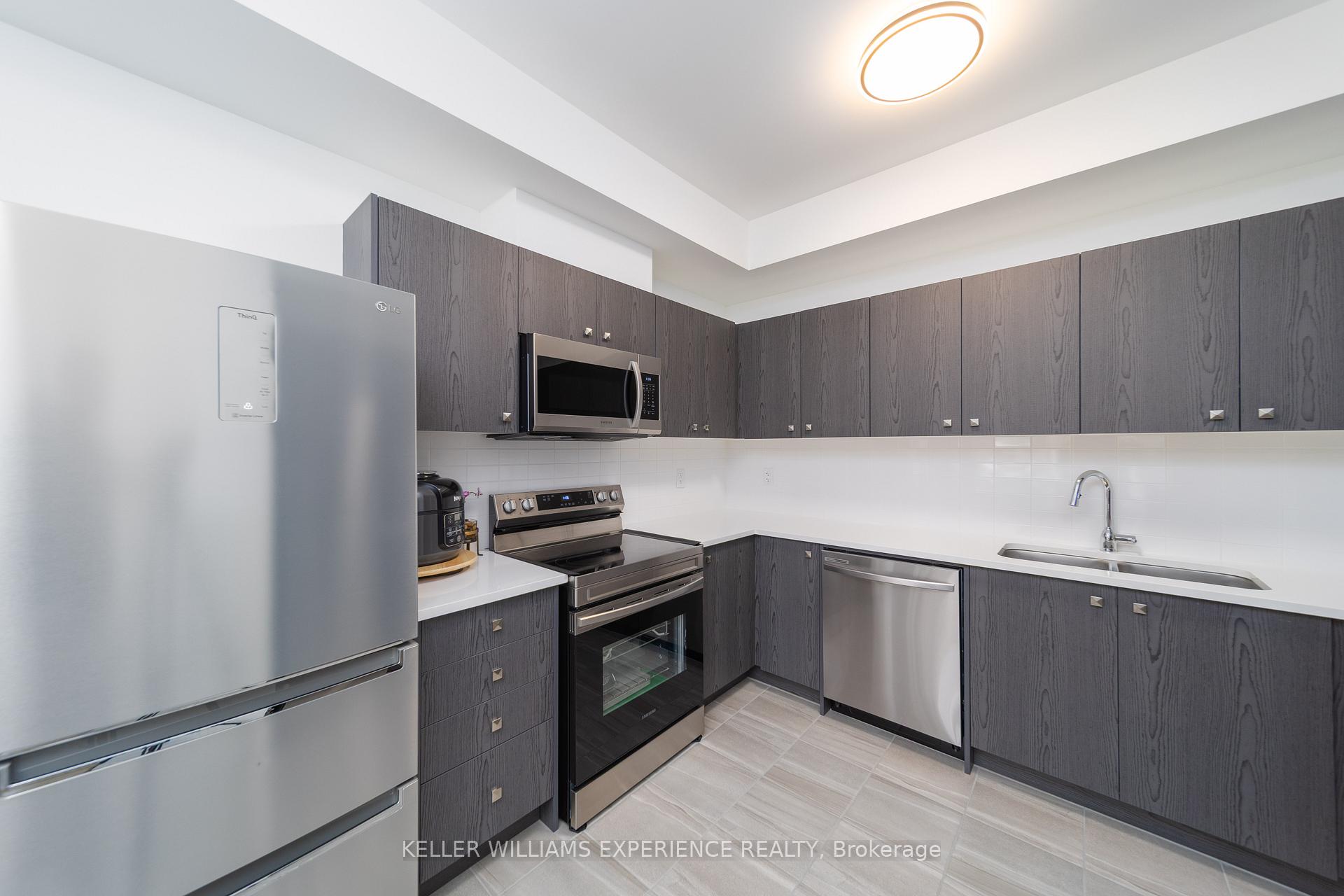Photo 8 of 18 Red Maple Lane, Barrie, Innis-Shore — HOMEH