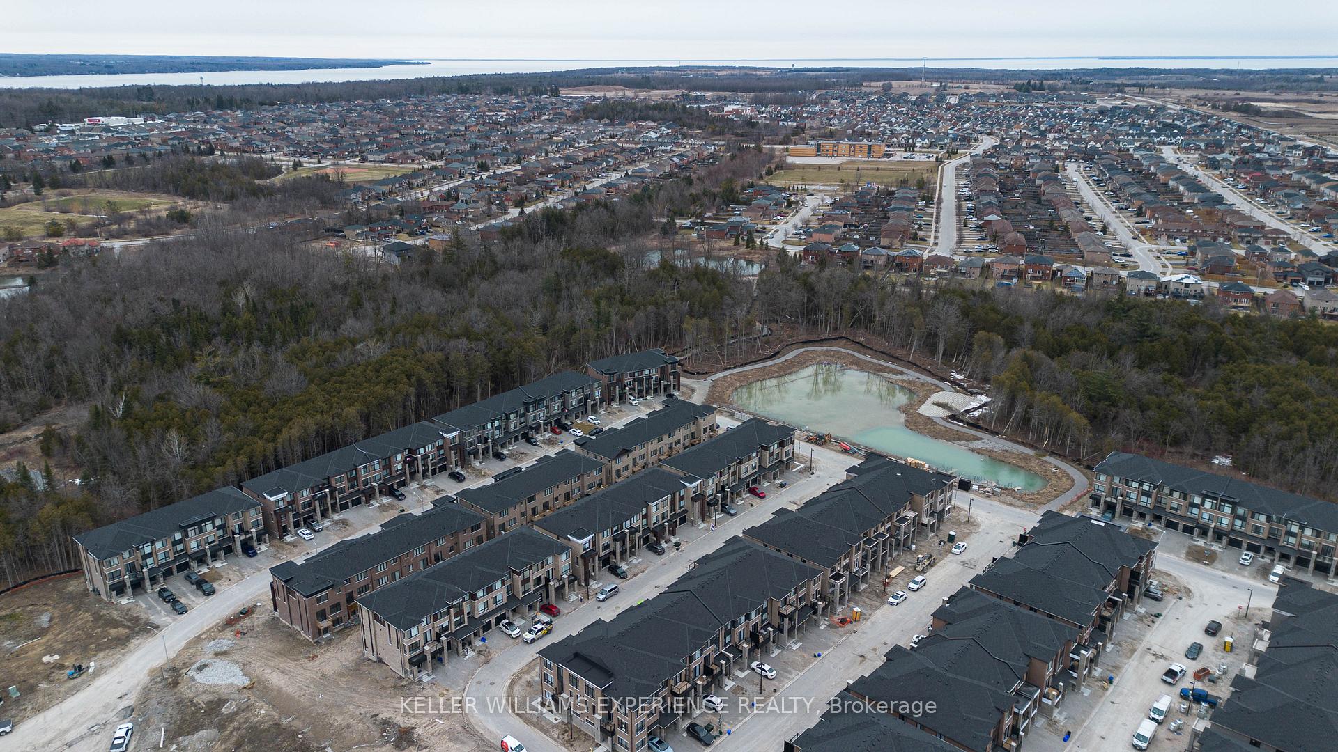 Photo 29 of 18 Red Maple Lane, Barrie, Innis-Shore — HOMEH