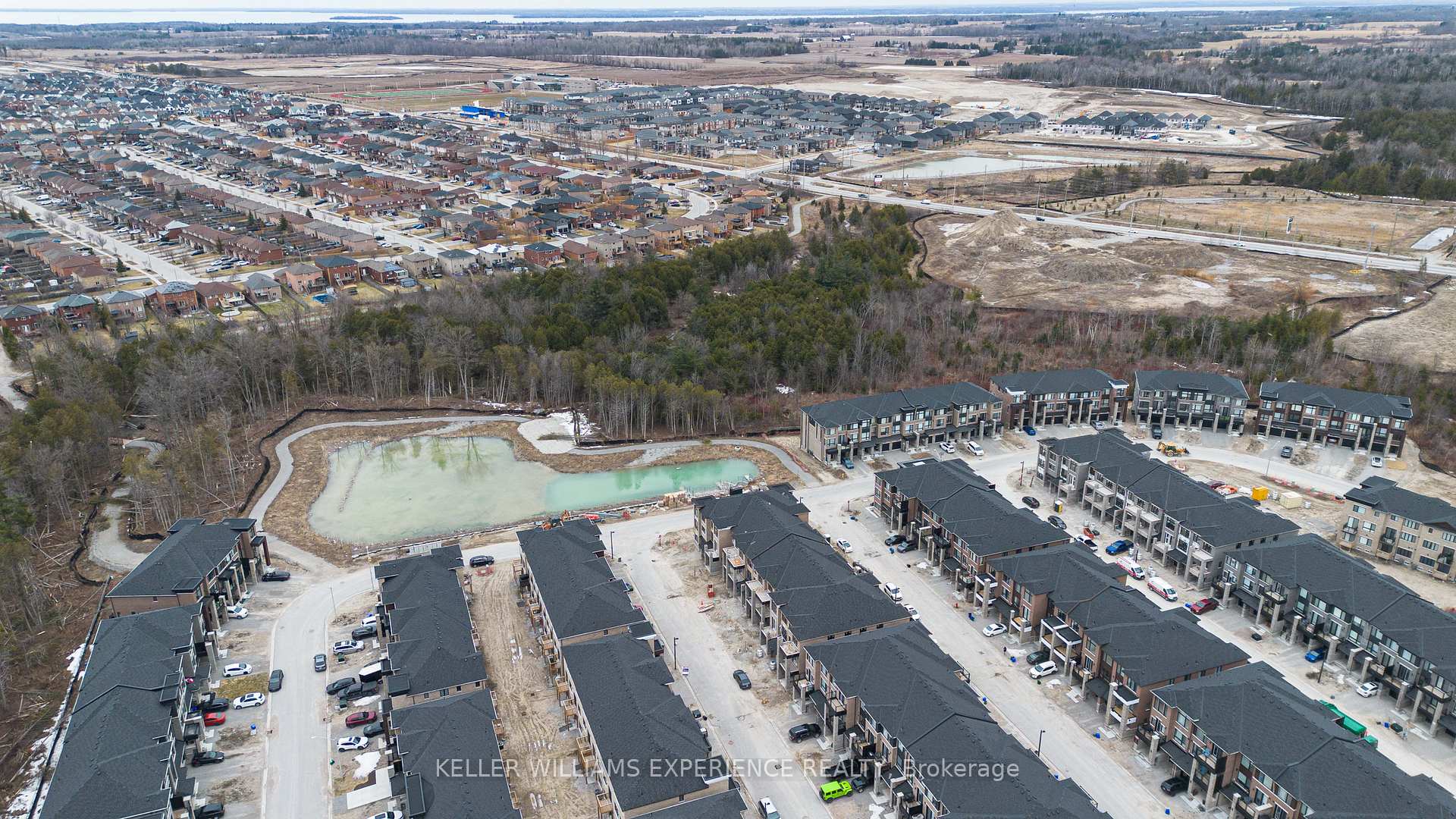 Photo 32 of 18 Red Maple Lane, Barrie, Innis-Shore — HOMEH